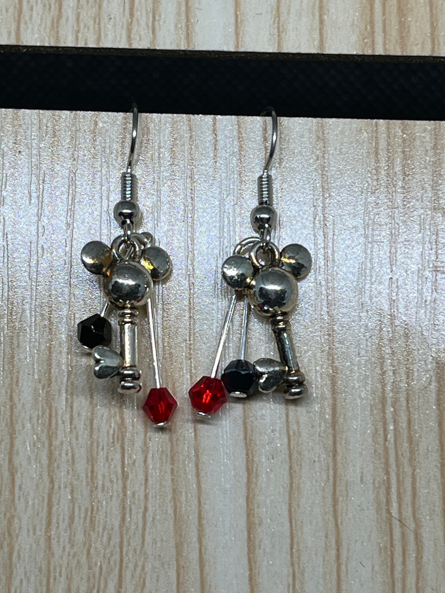 Character earrings E755