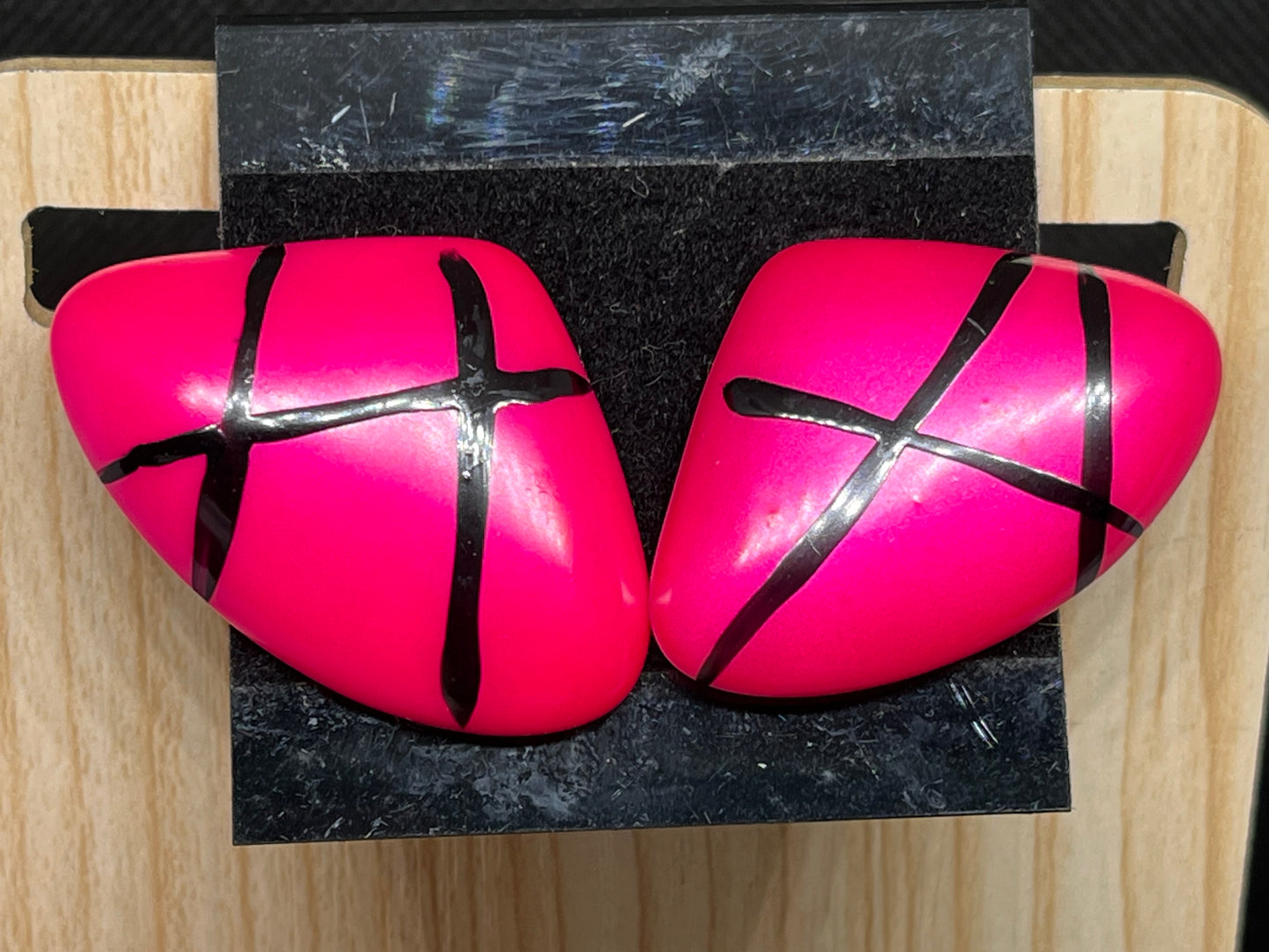 Stud earrings E719