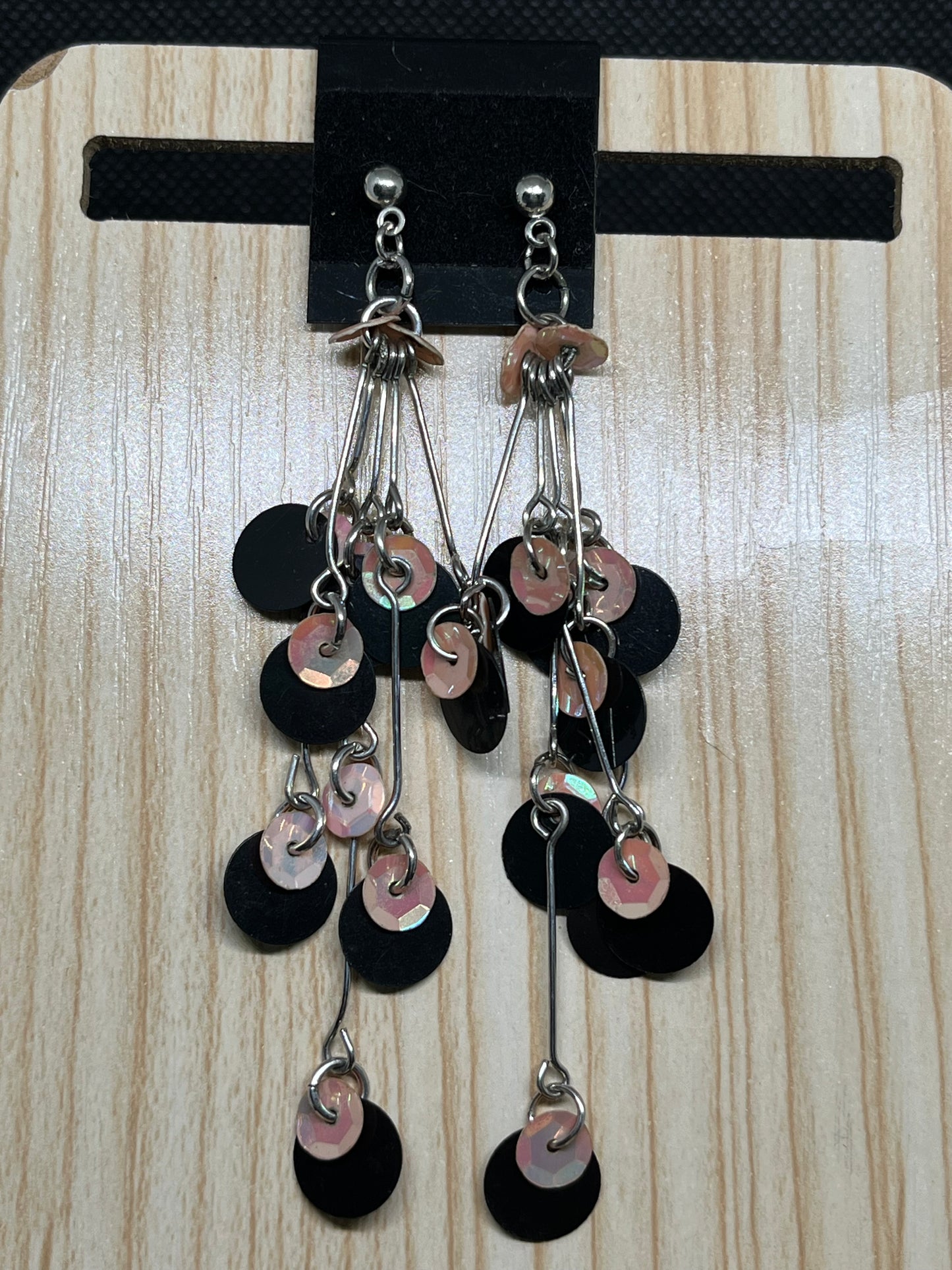 Black and pink sequin dangle earrings E850