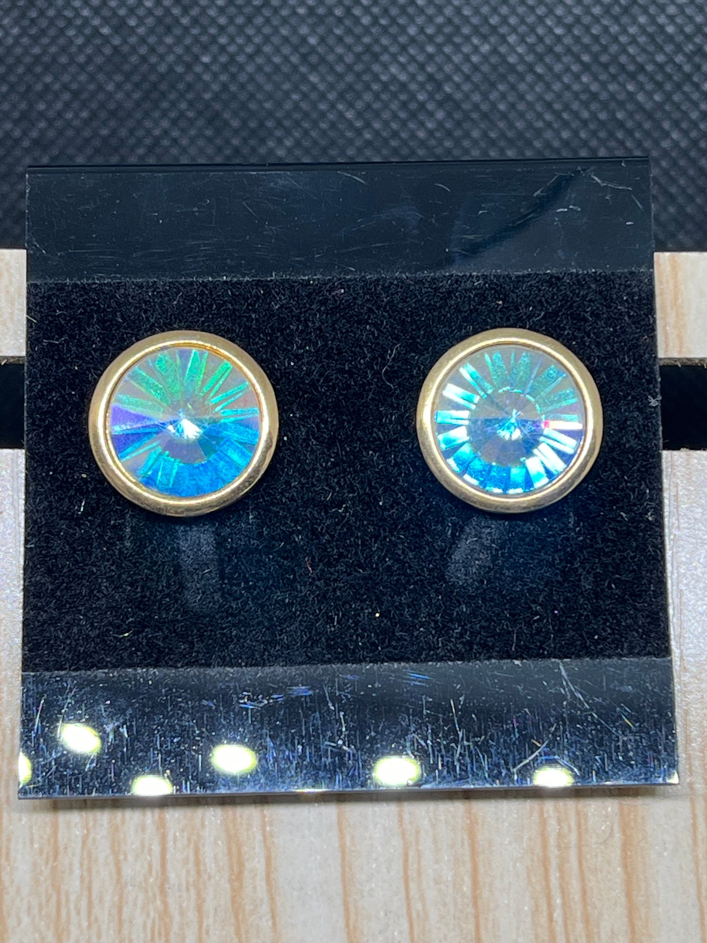 Stud earrings E716