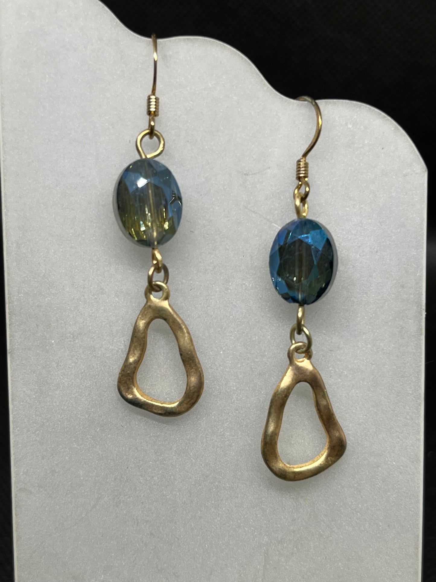 Blue bead with gold drop earrings E837