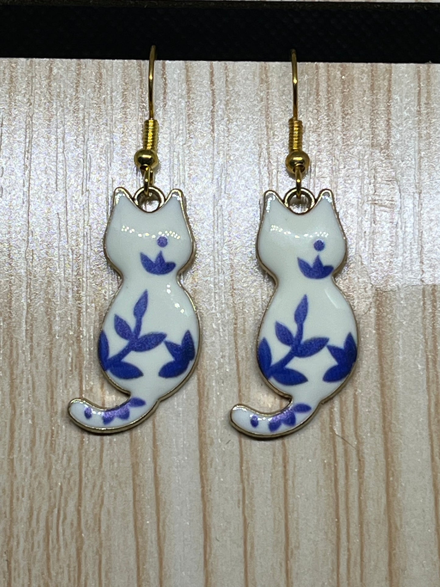Cat earrings E364