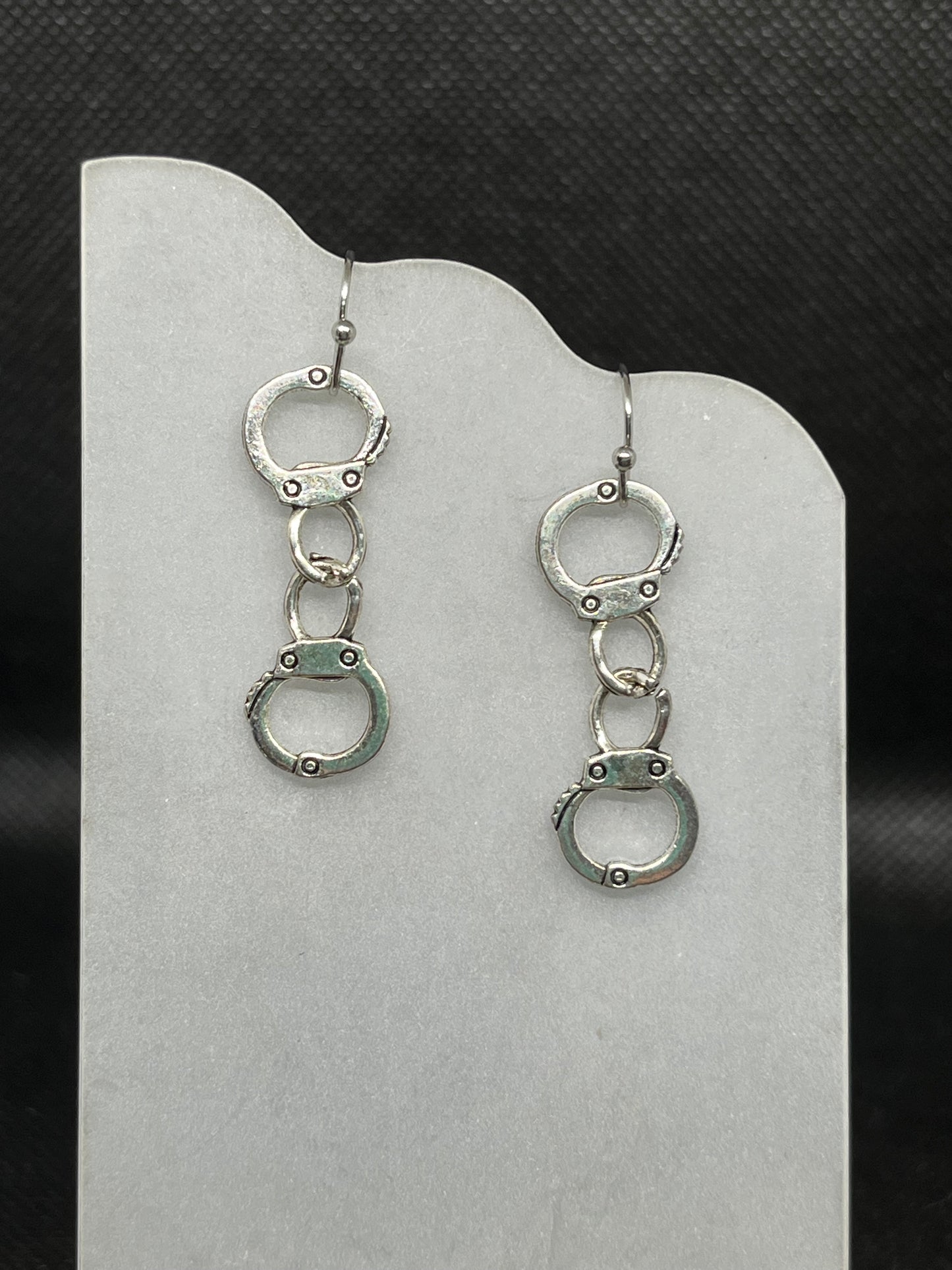 Handcuff earrings E804