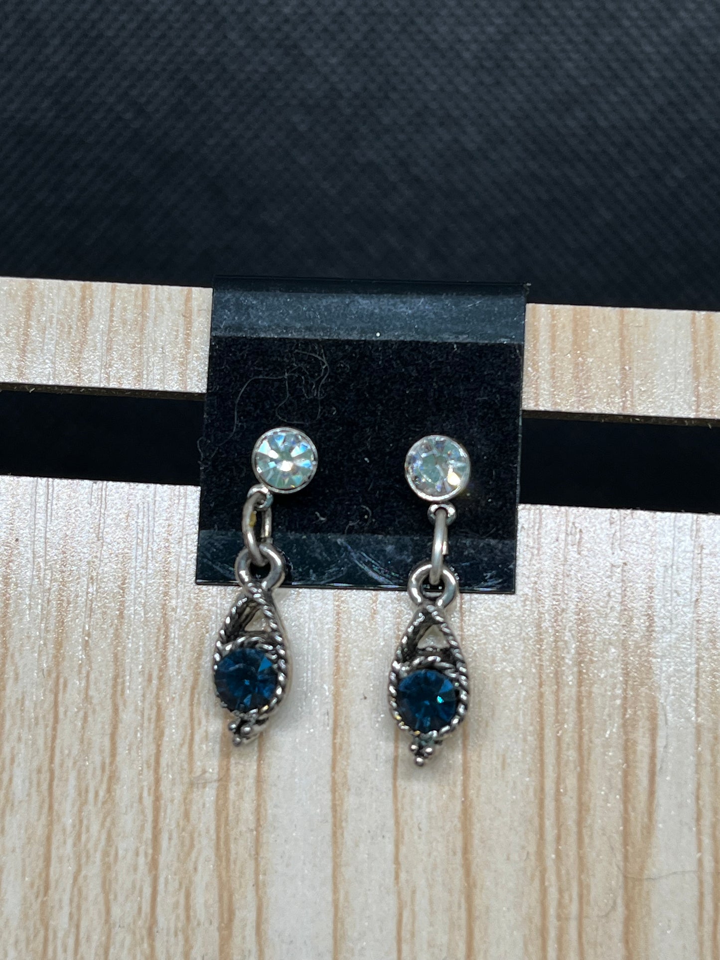 Blue gem dangle stud earrings E856