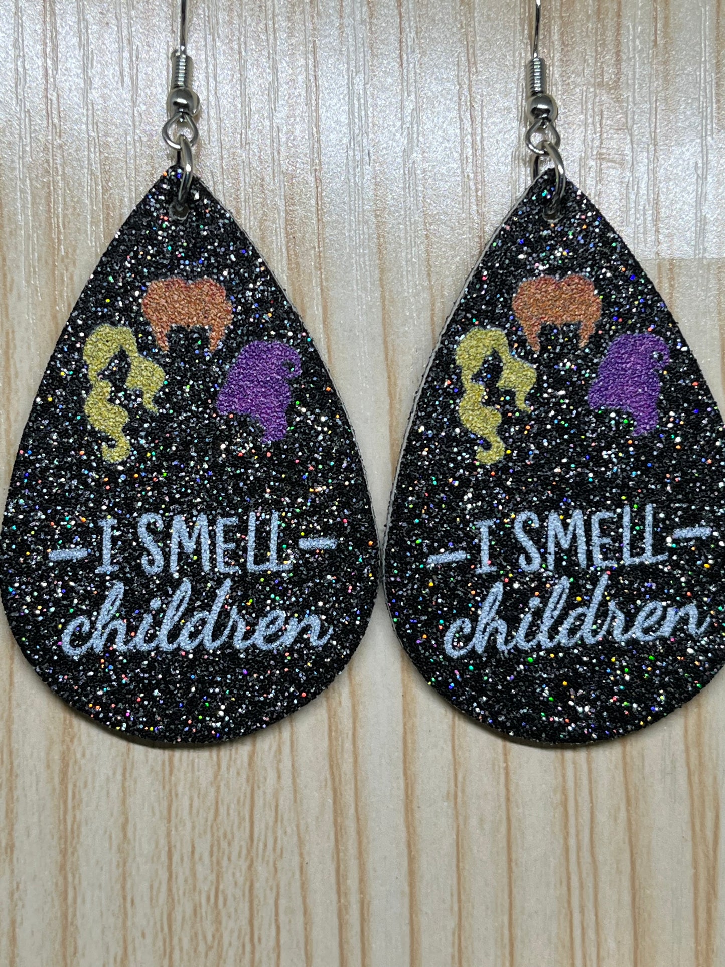 I smell children leather earrings H163