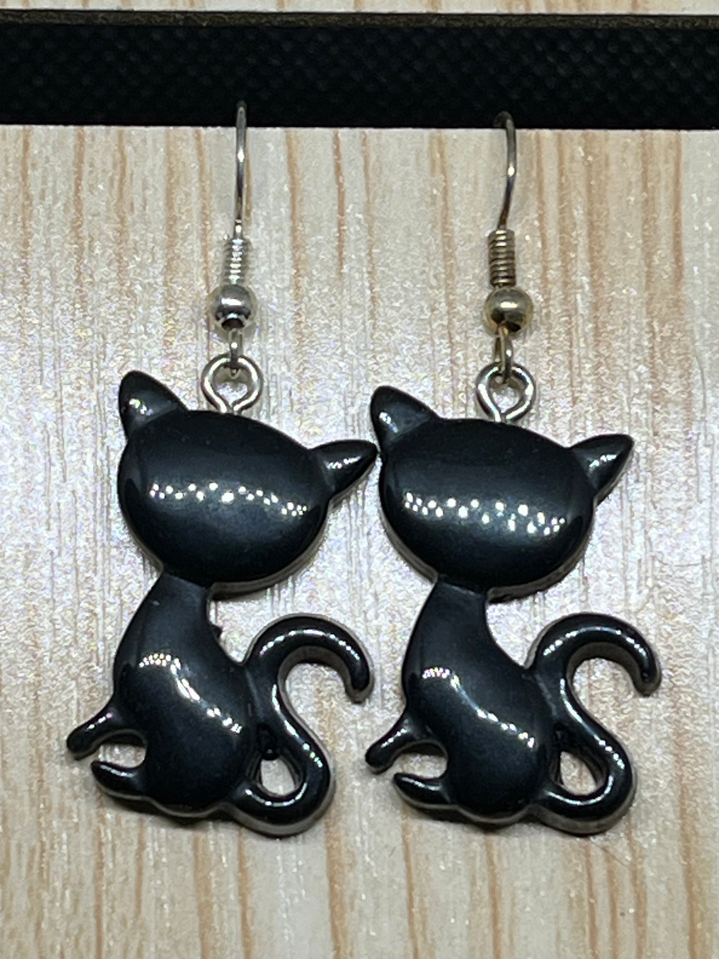 Cat earrings E352