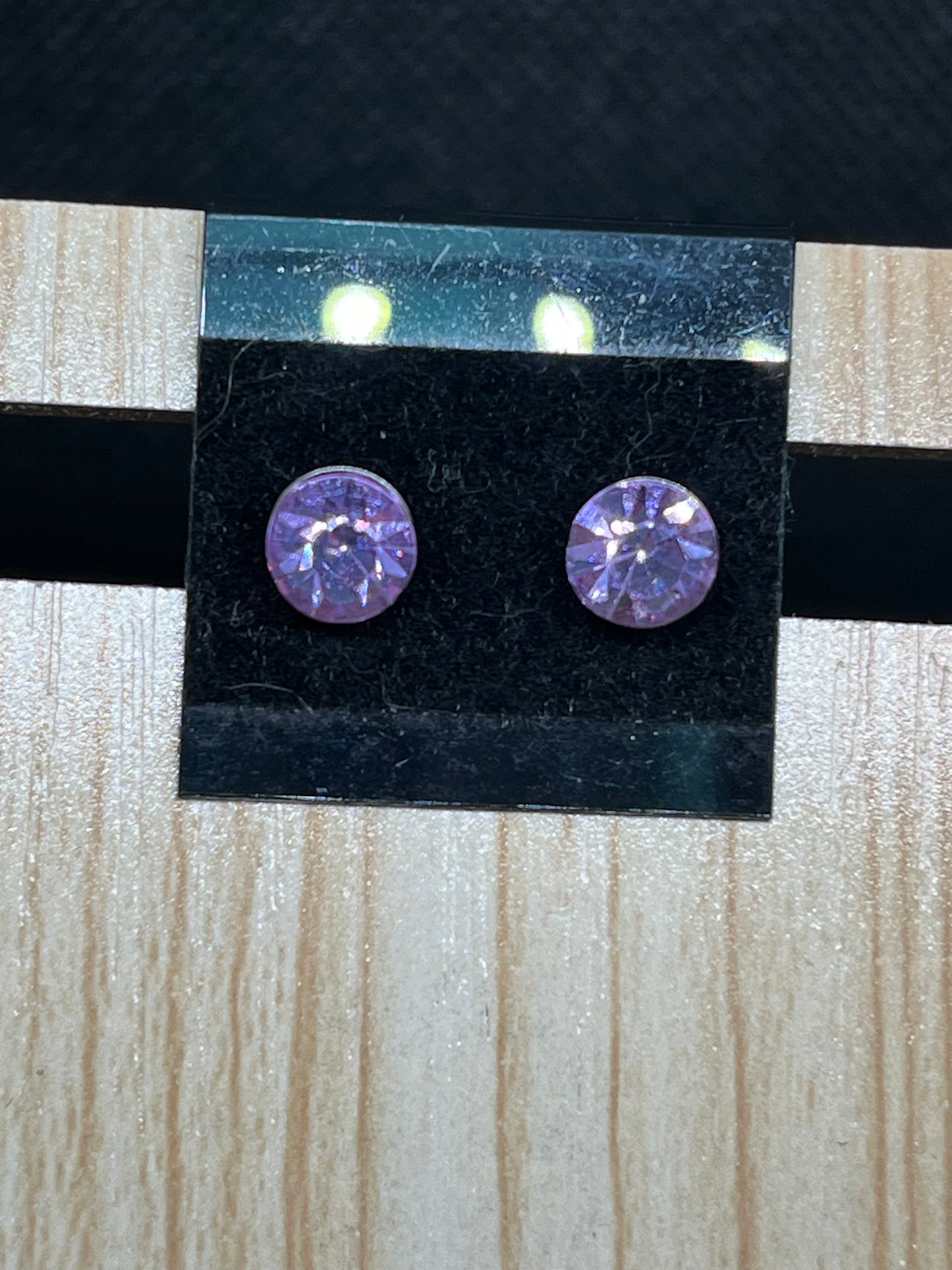 Light purple gem stud earrings E898