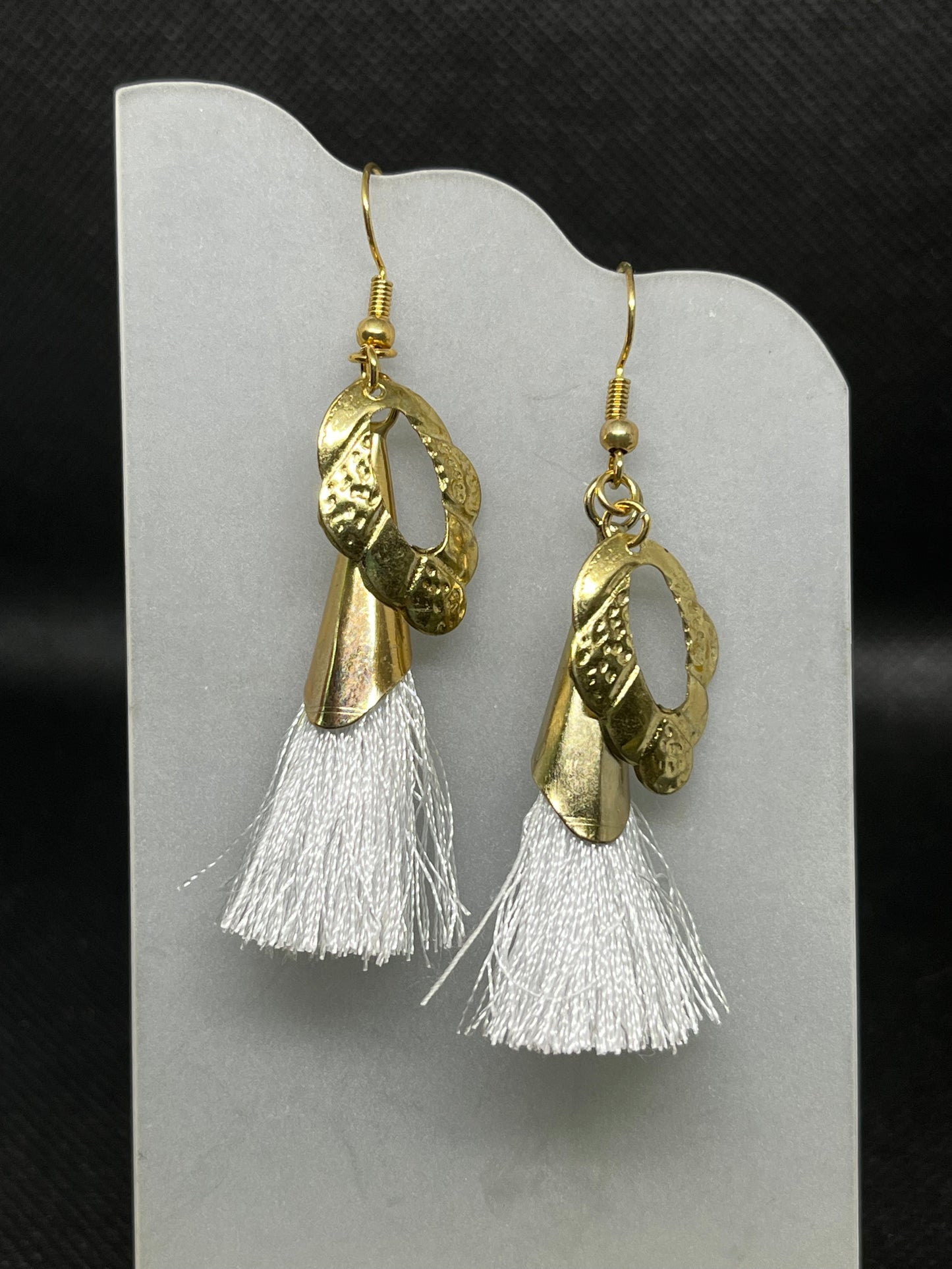 White tassel earrings E800