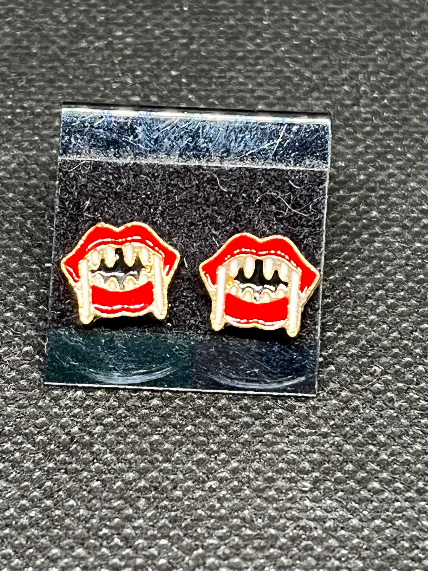 Vampire mouth earrings H224