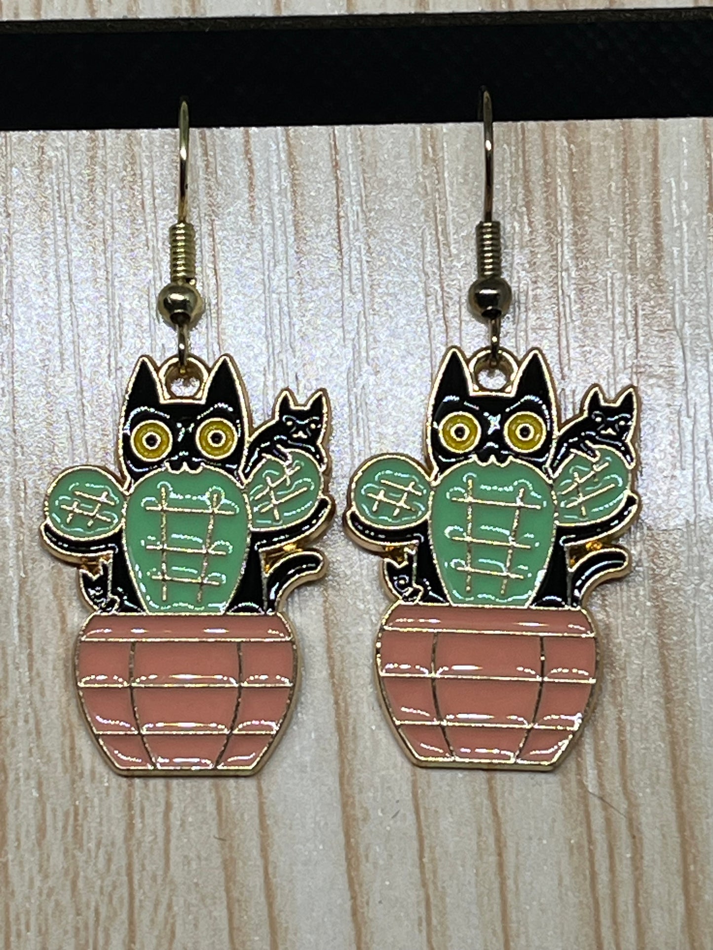 Cat earrings E385