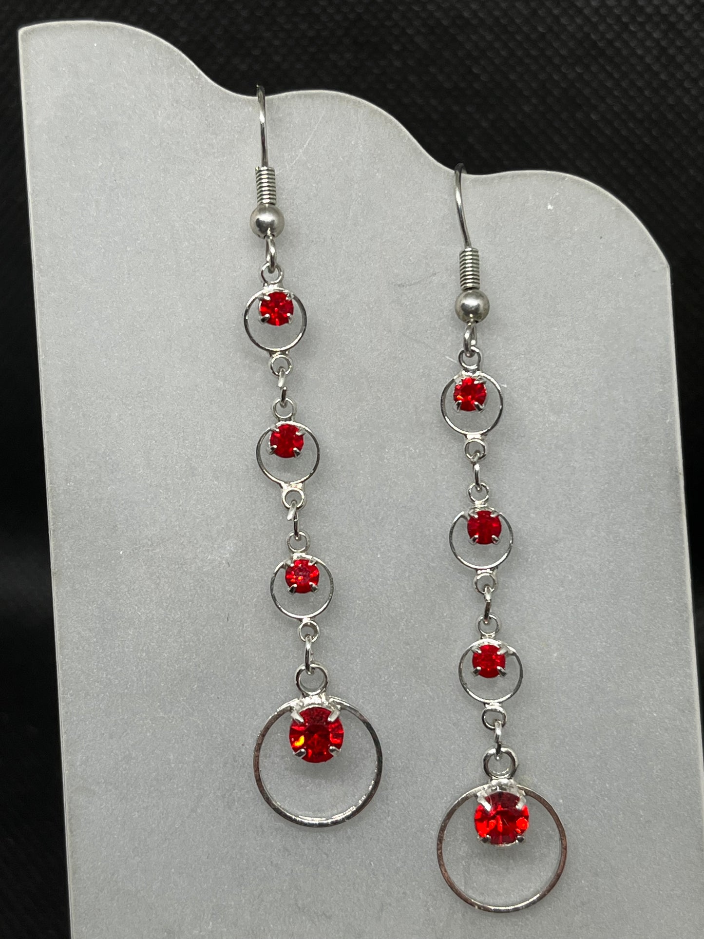 Red gems with silver hoops earrings E795