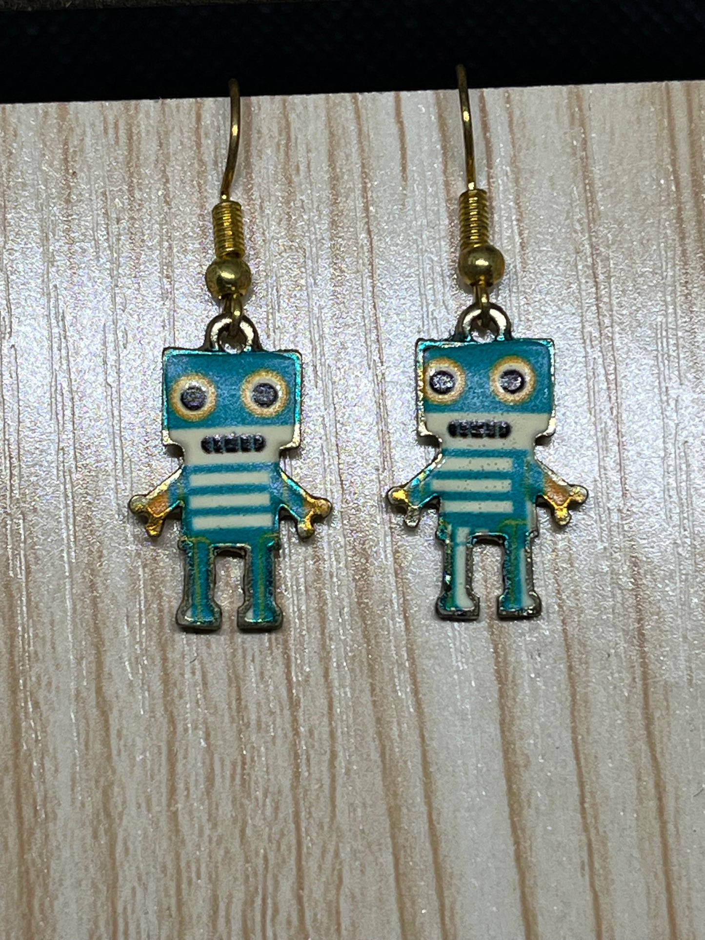 Character earrings E738