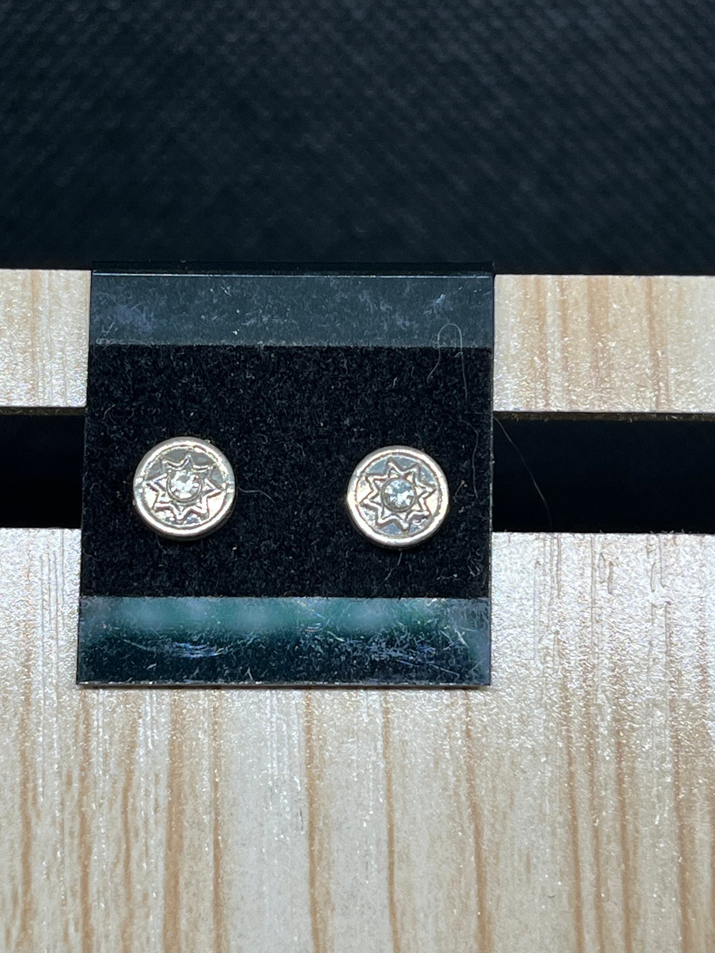 Star with gem stud earrings E896