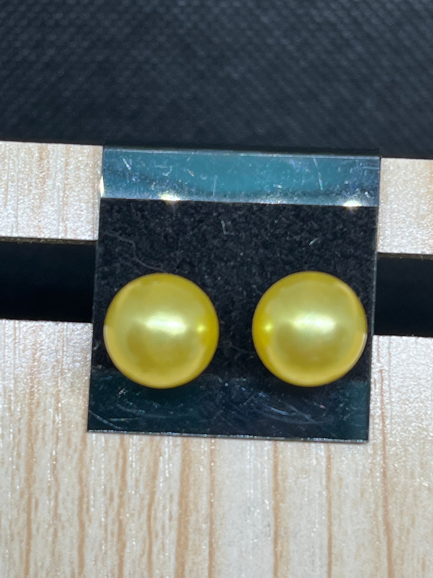 Yellow pearl earrings E912