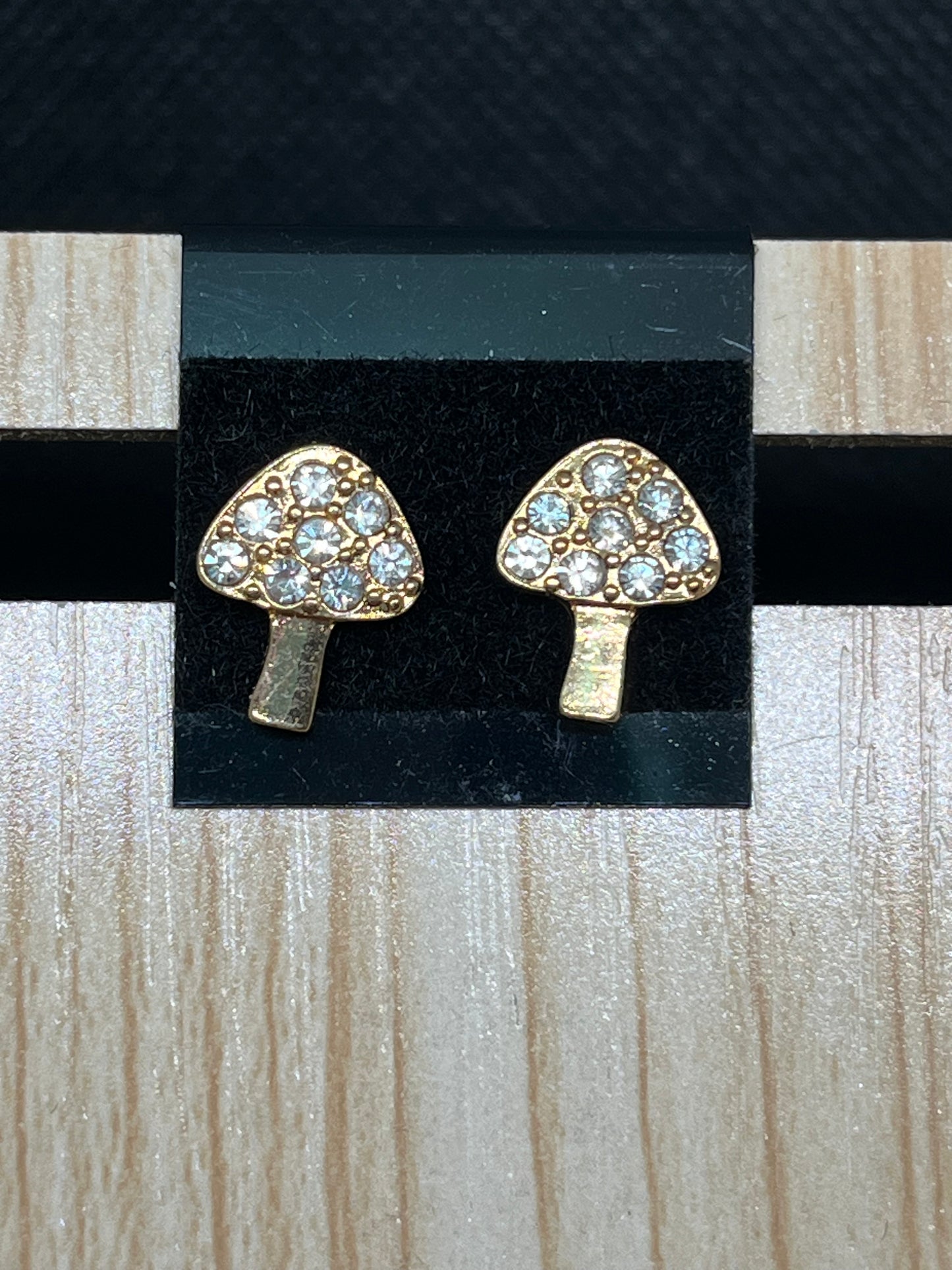 Gem mushroom stud earrings E882
