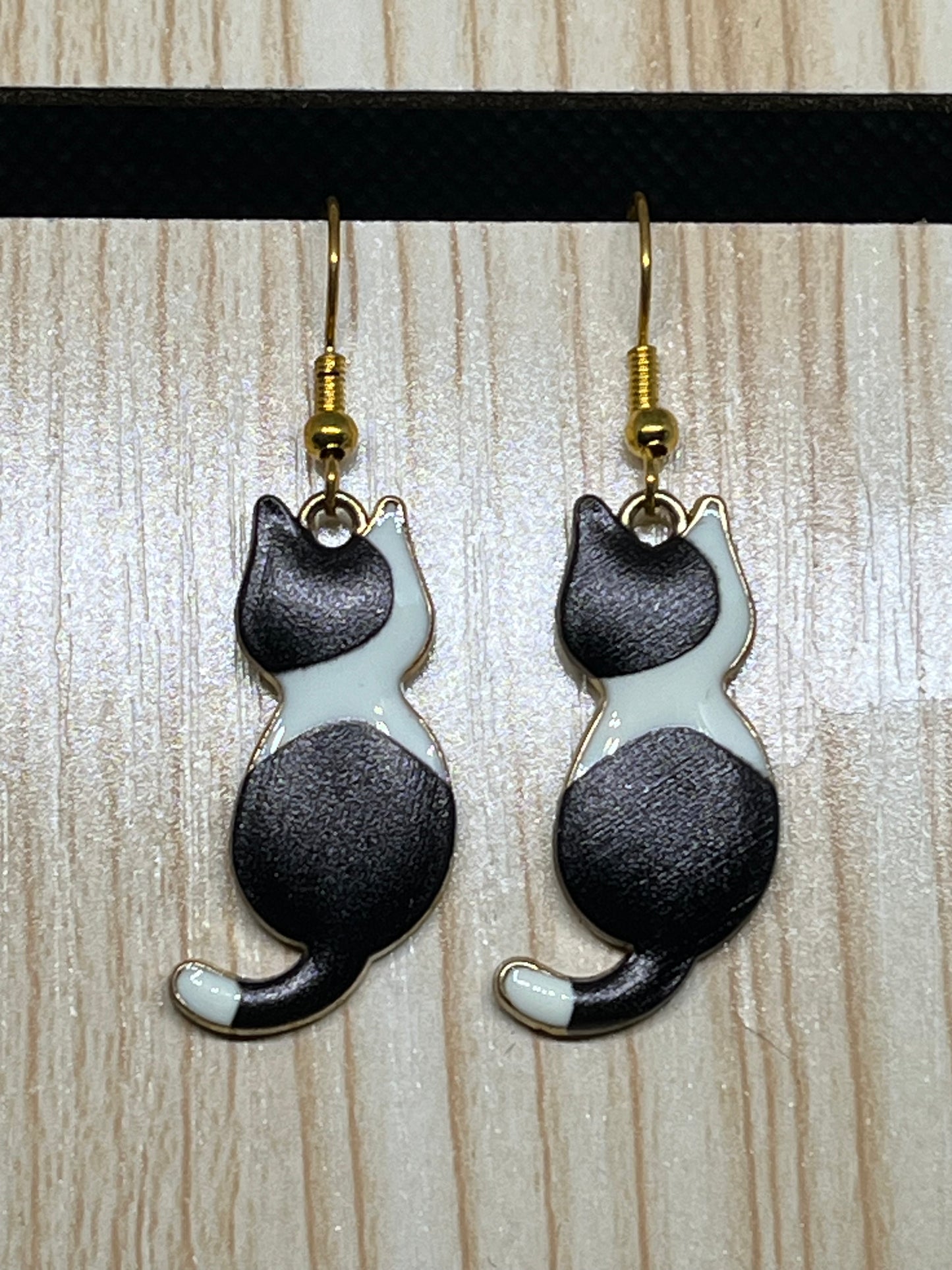 Cat earrings E369