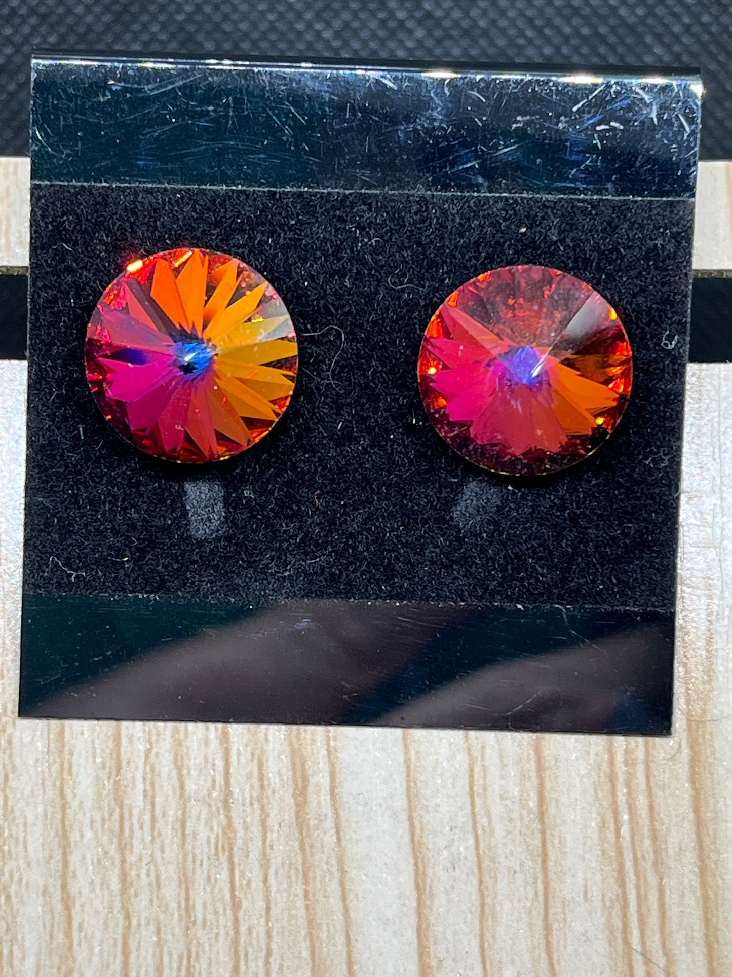 Stud earrings E715