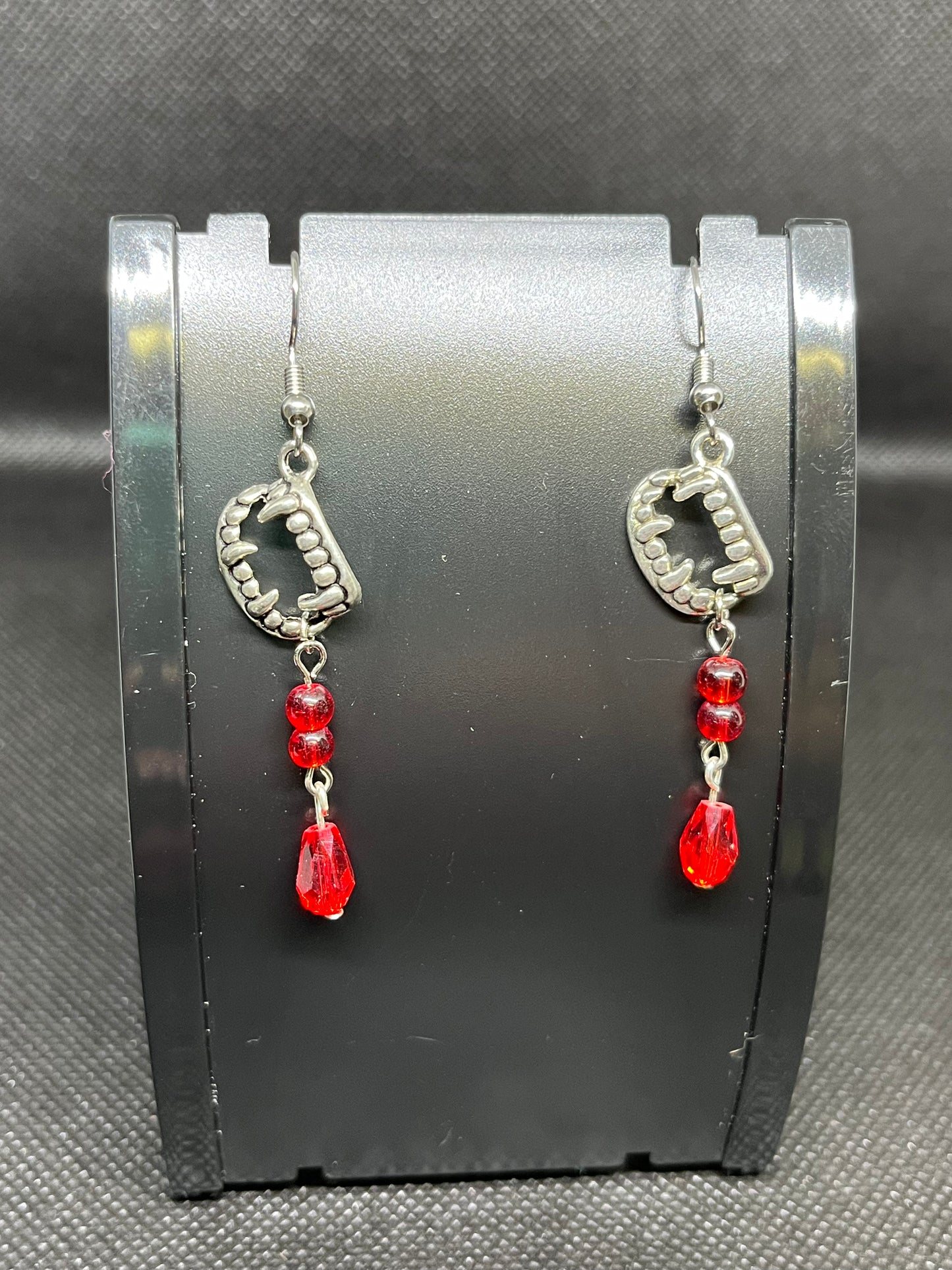Vampire teeth earrings H32
