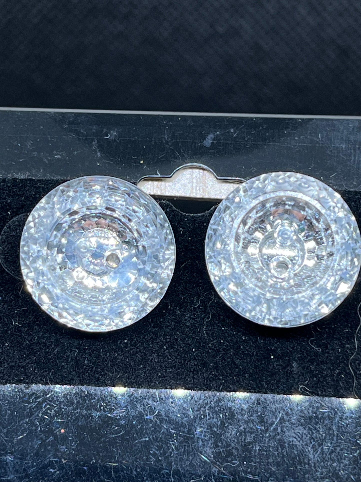 Stud earrings E709