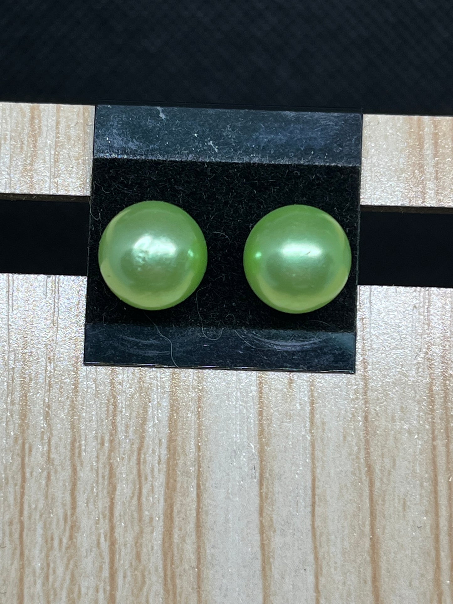 Green pearl earrings E913
