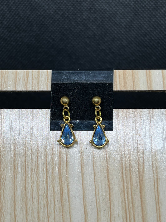 Light blue dangle stud earrings E857