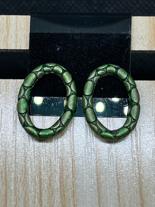 Green circle stud earrings E851