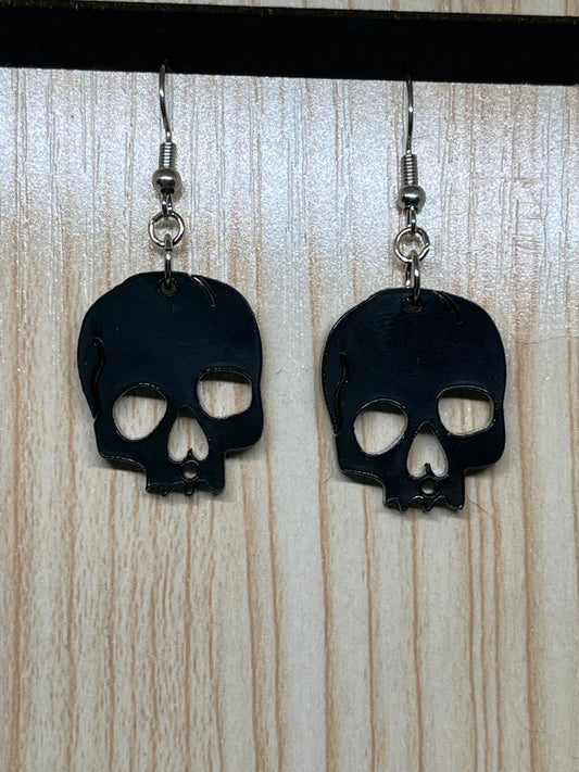 Small black skull earrings H82