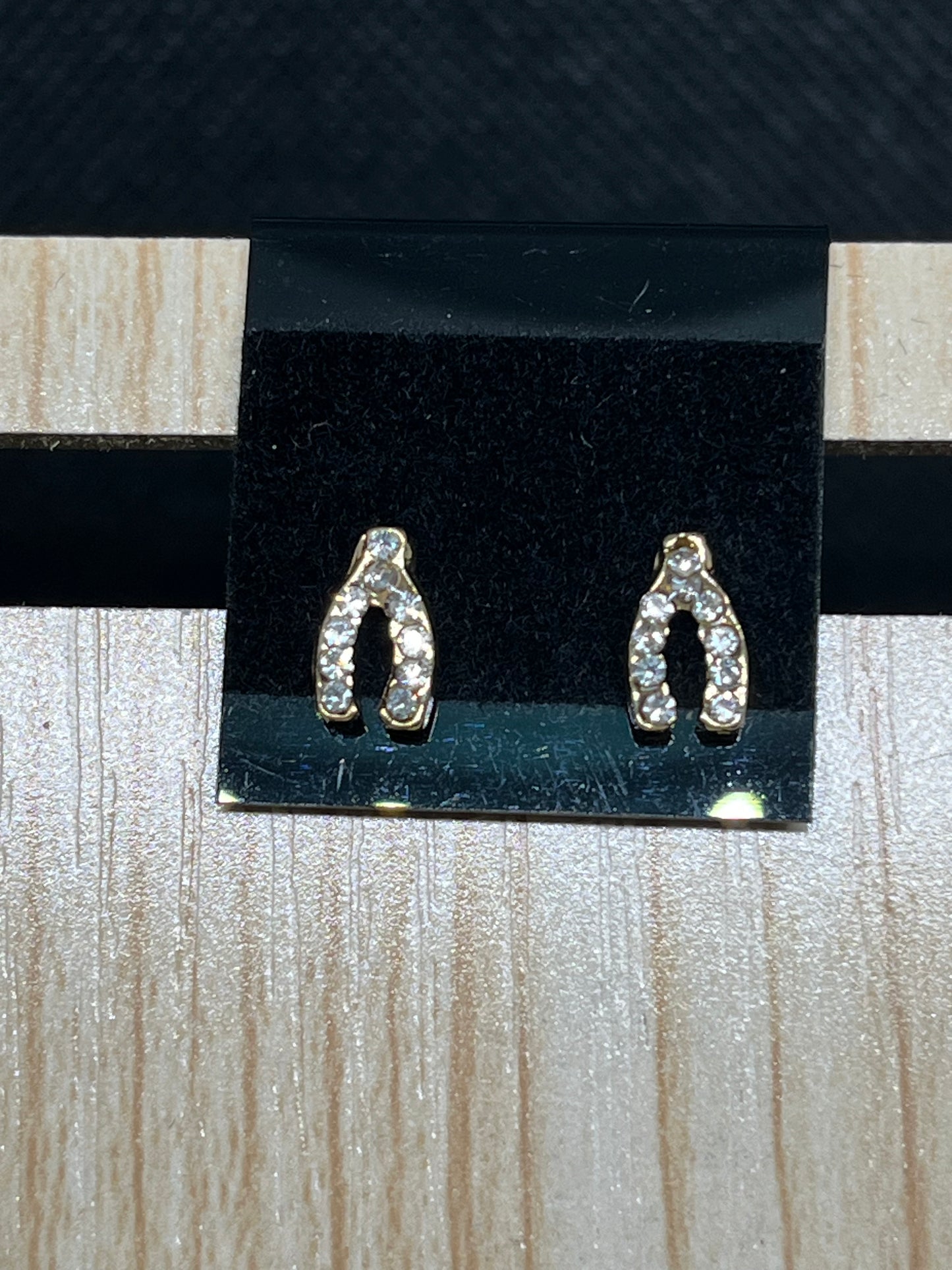 Gem wishbone earrings E881