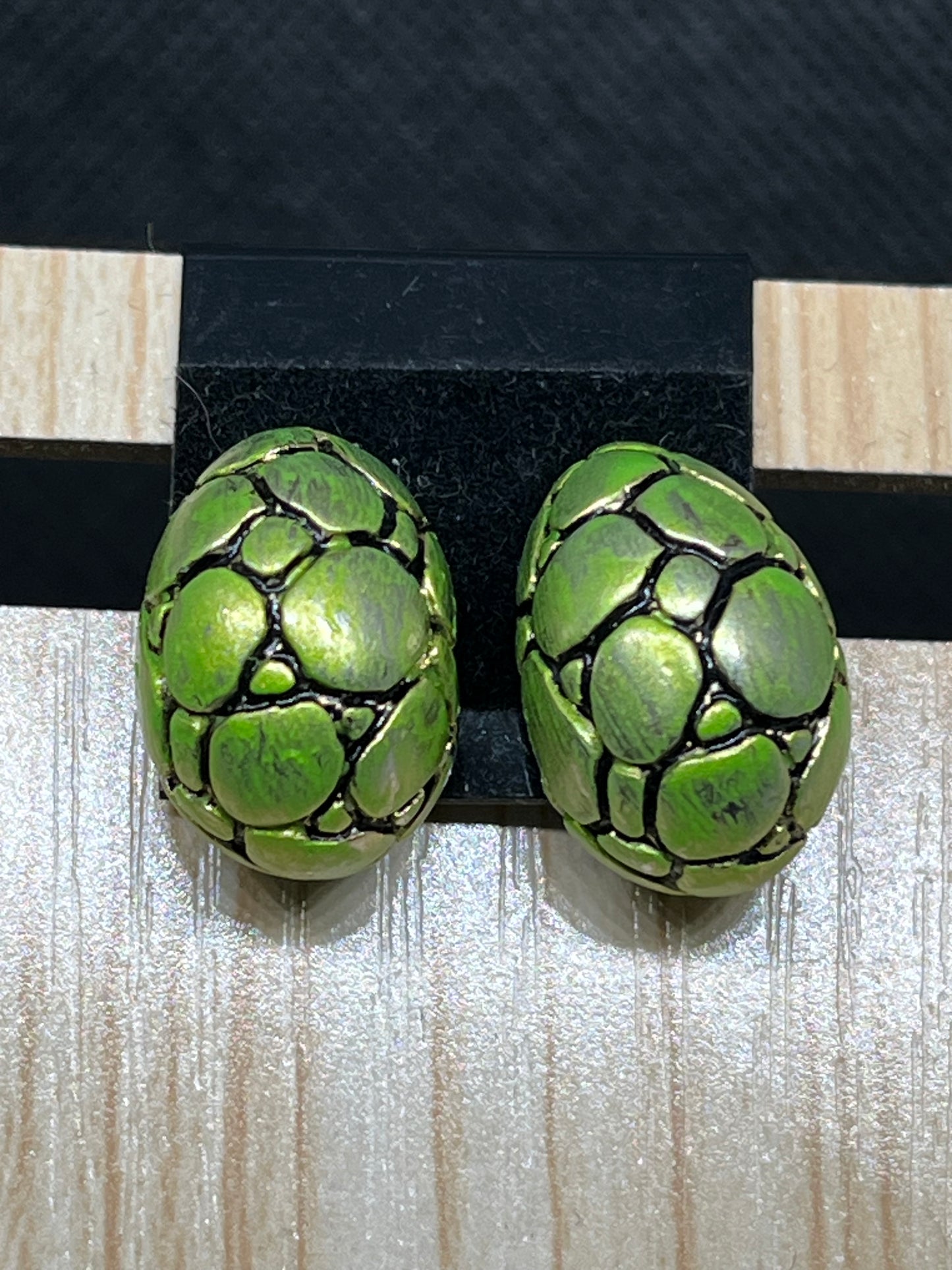 Green thick hoop earrings E853