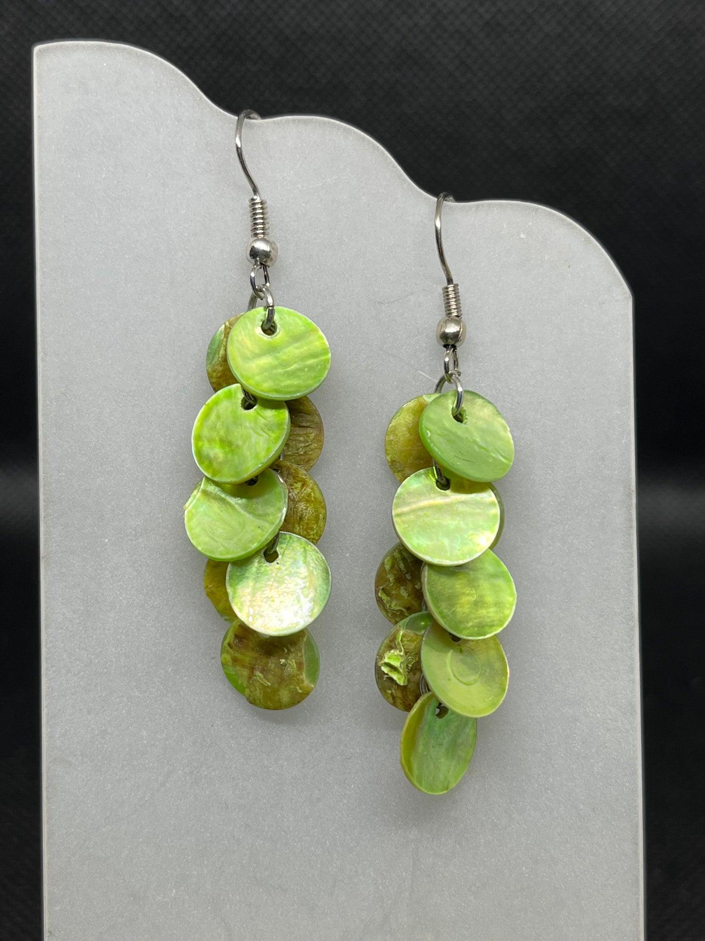 Green shell dangle earrings E814