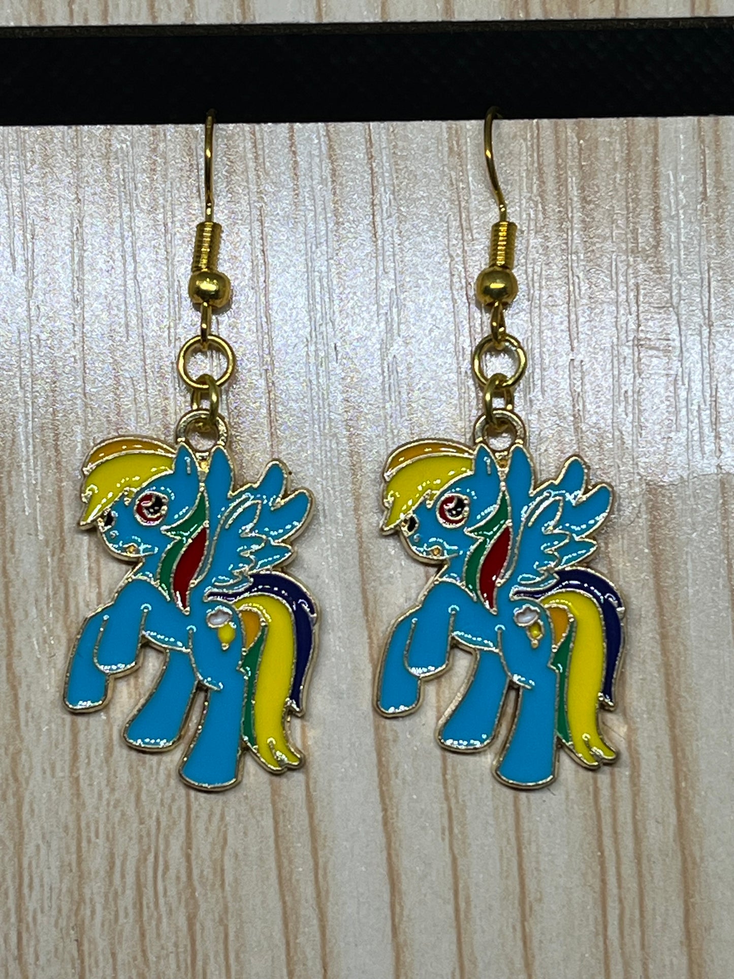 Character earrings E748
