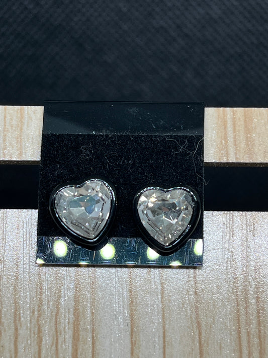 Black rimmed heart gem stud earrings E892