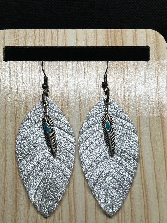 Feather earrings E500