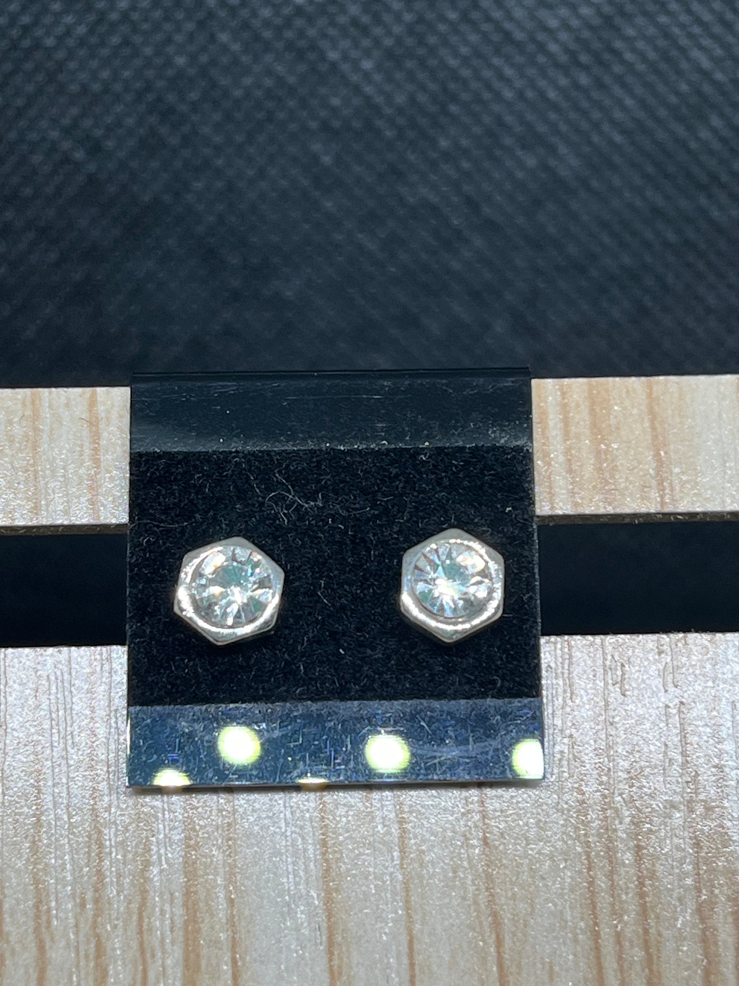 Hexagon gem stud earrings E902