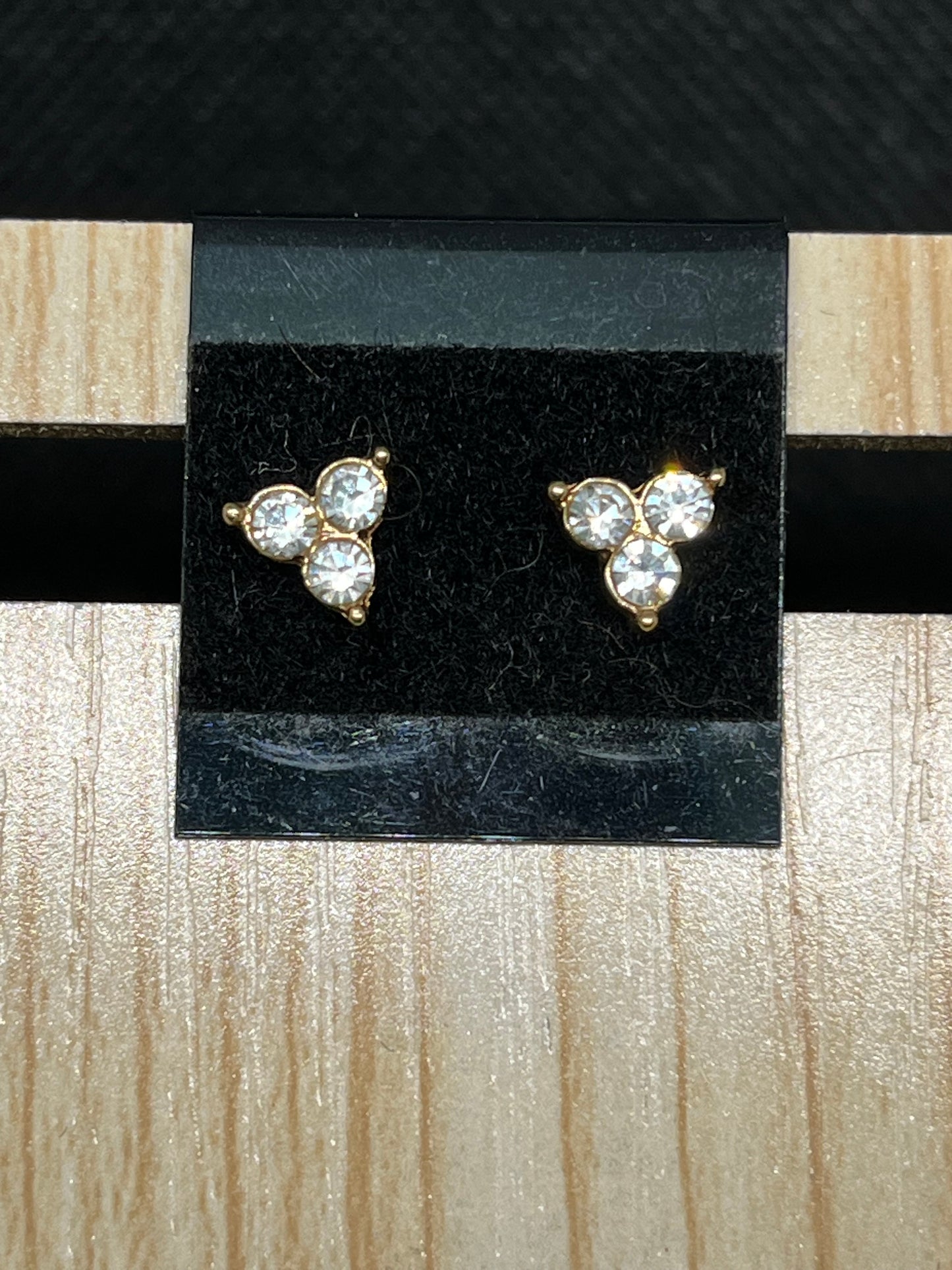 Tri-gem stud earrings E878