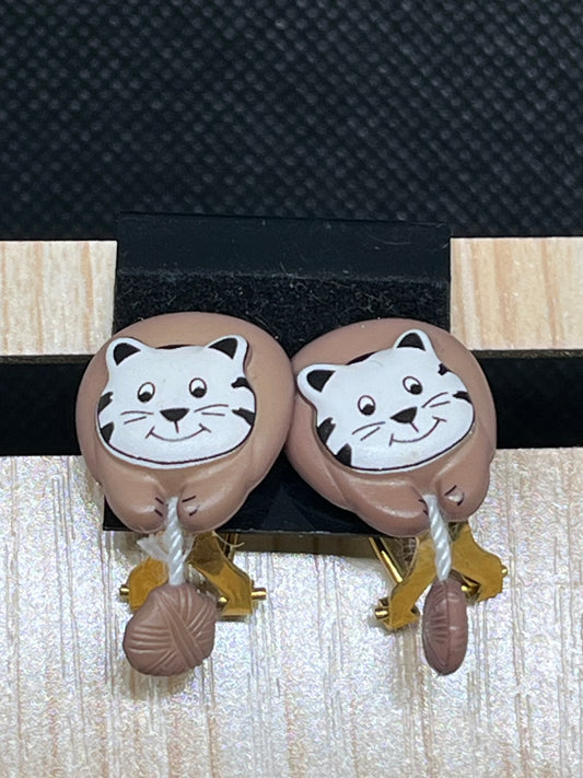 Cat earrings E361