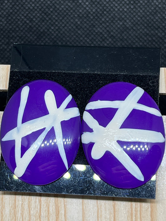 Stud earrings E718