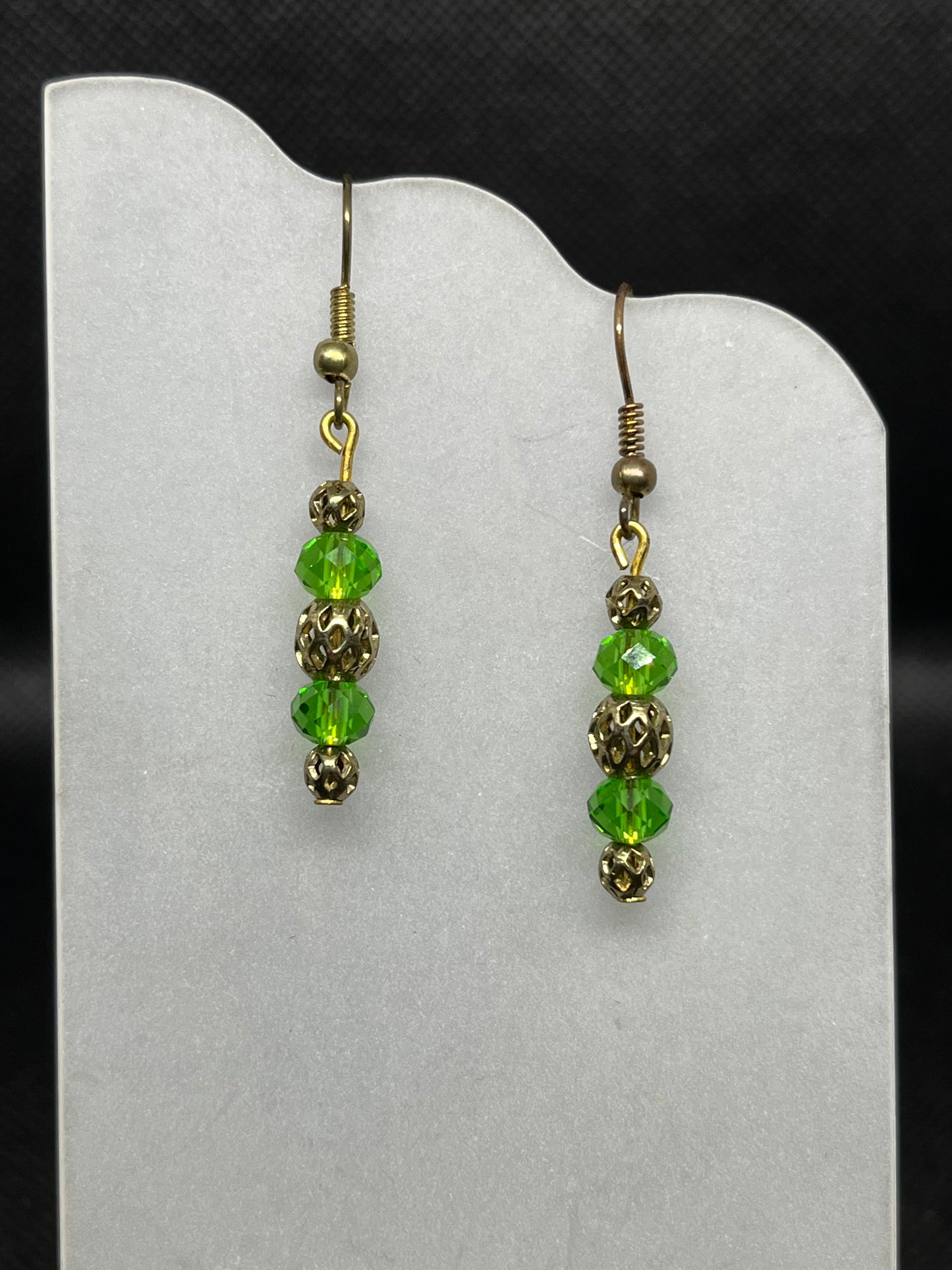 Green and gold dangle earrings E813