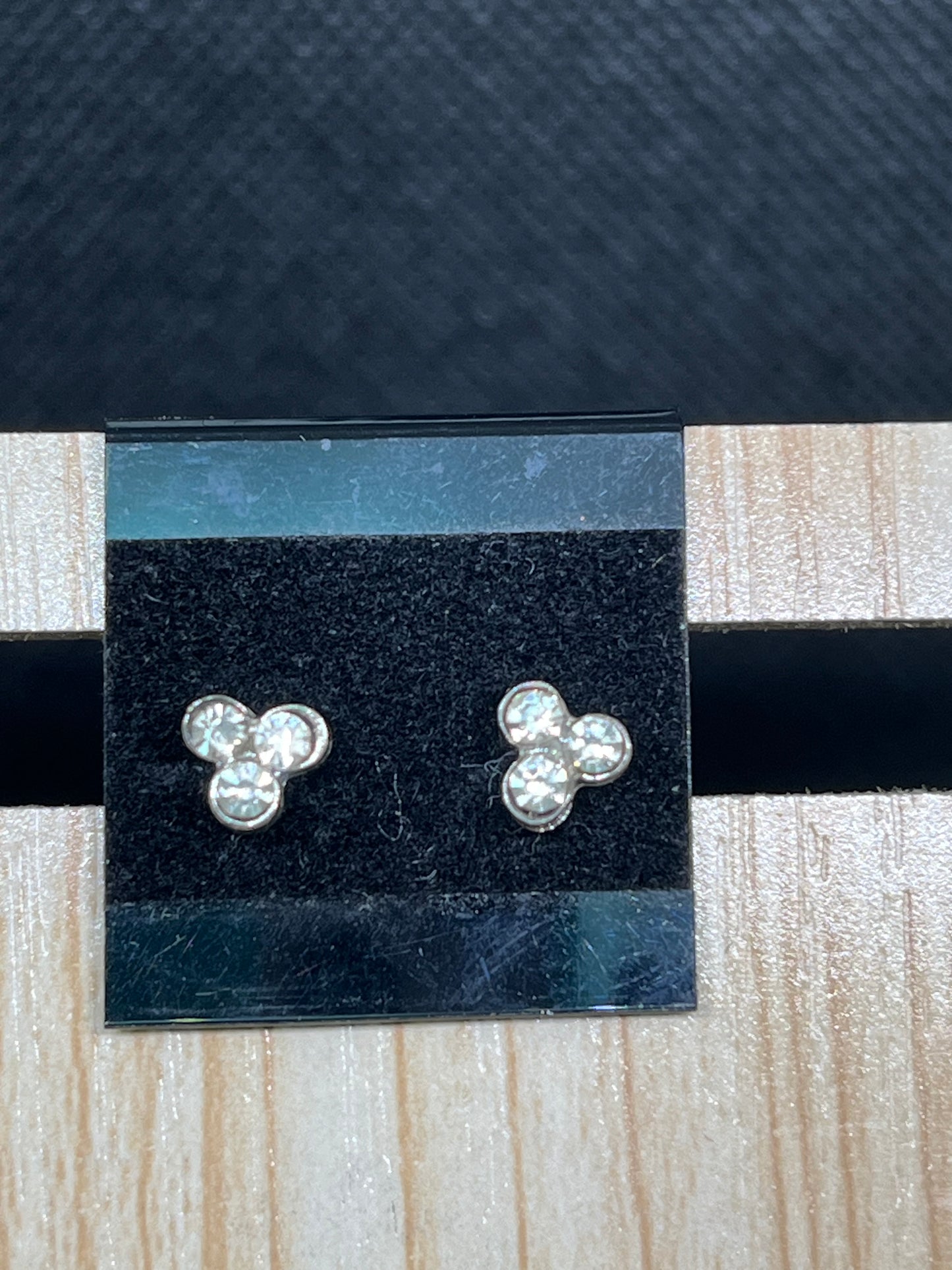 Tri gem stud earrings E901