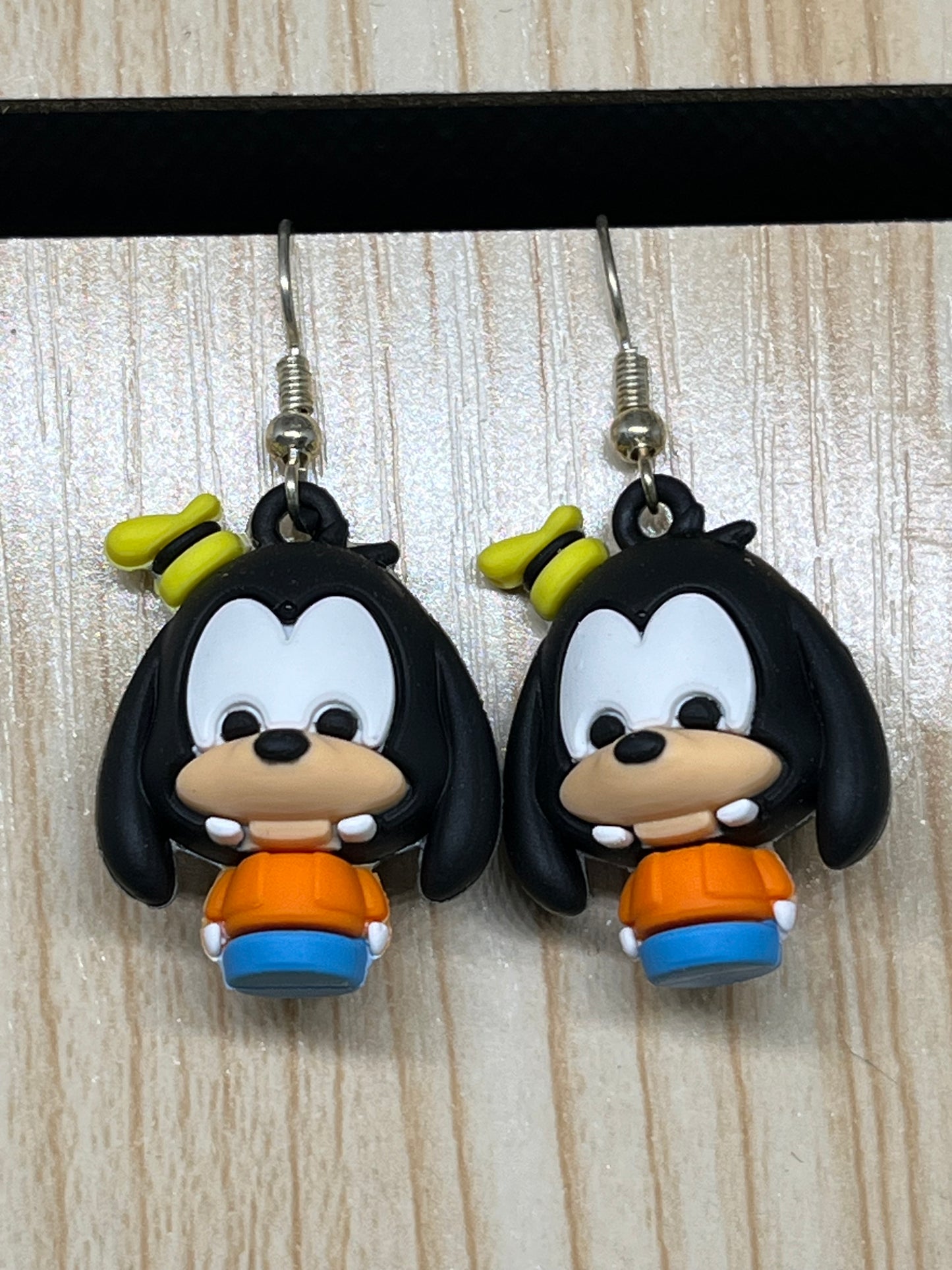 Character earrings E760