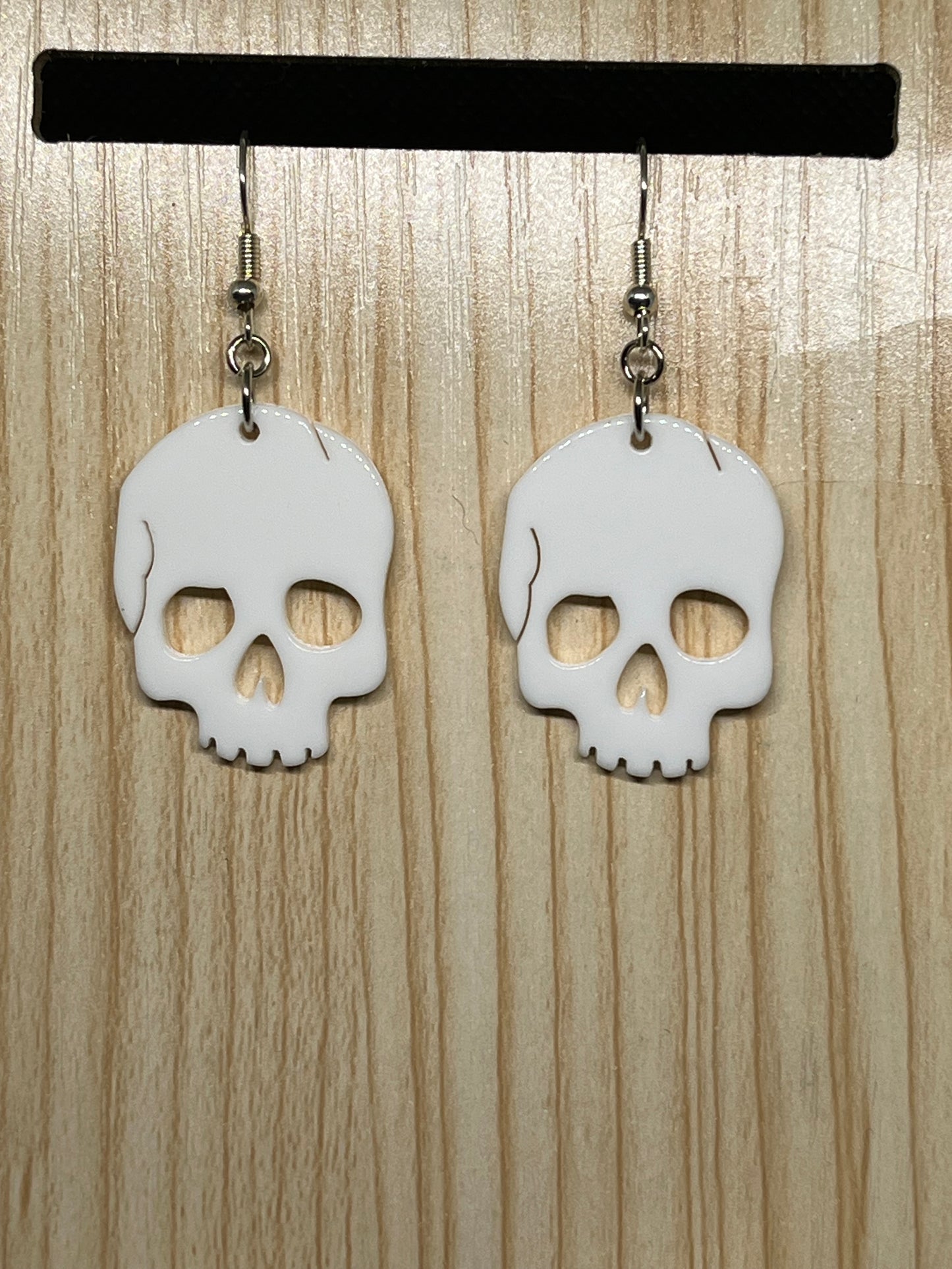 White skull earrings H66