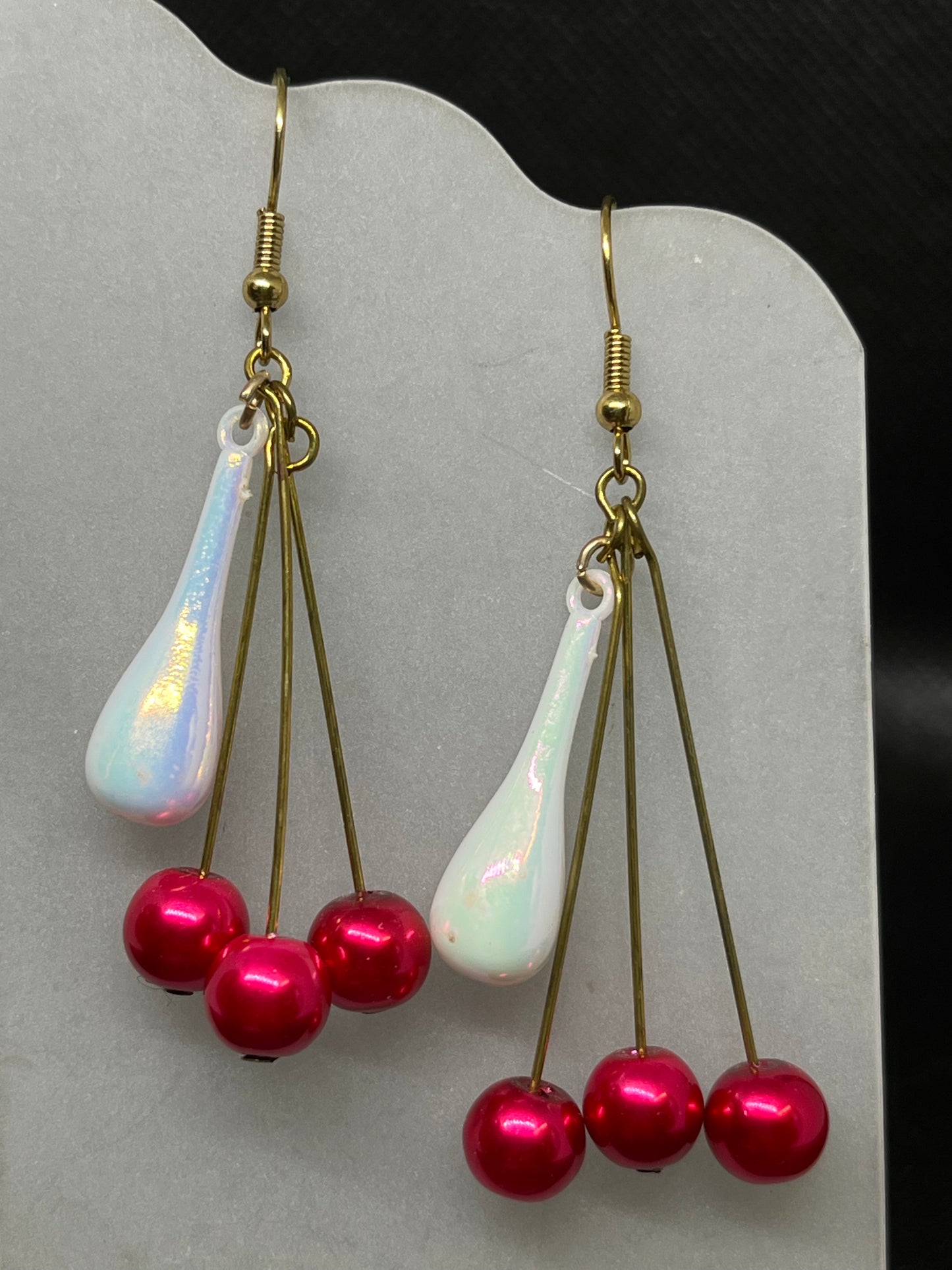 Red pearl with acrylic white iridescent drop dangle earrings E796