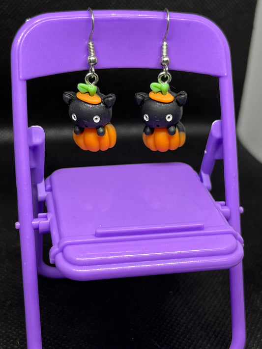 Cat in a pumpkin earrings H47