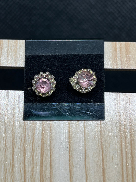 Pale purple gem stud earrings E906