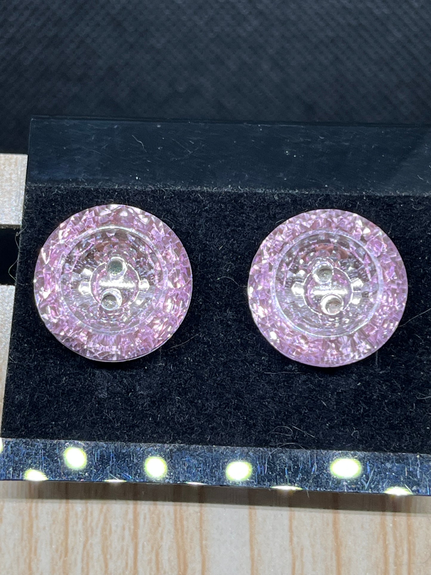 Stud earrings E711