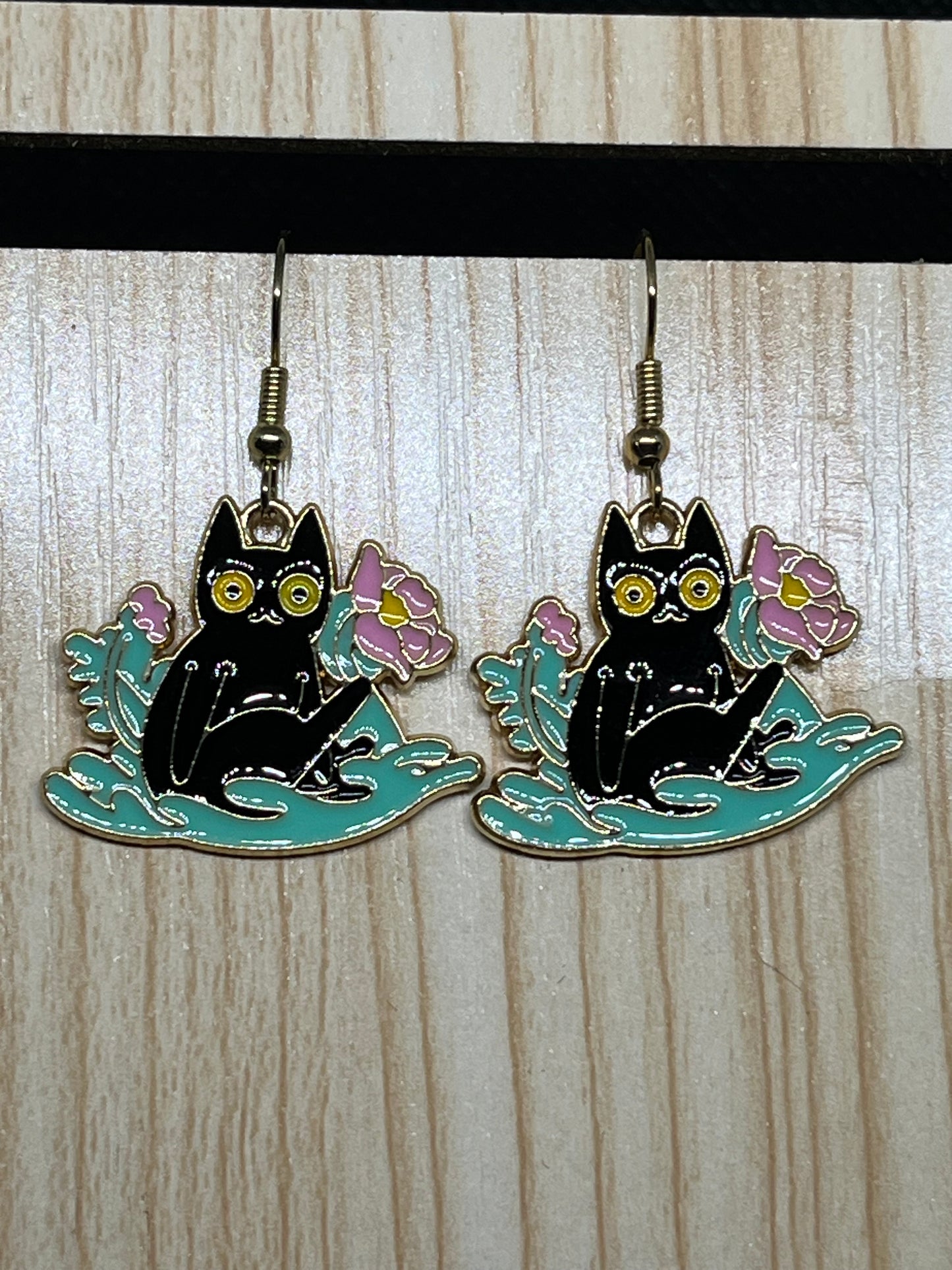 Cat earrings E392