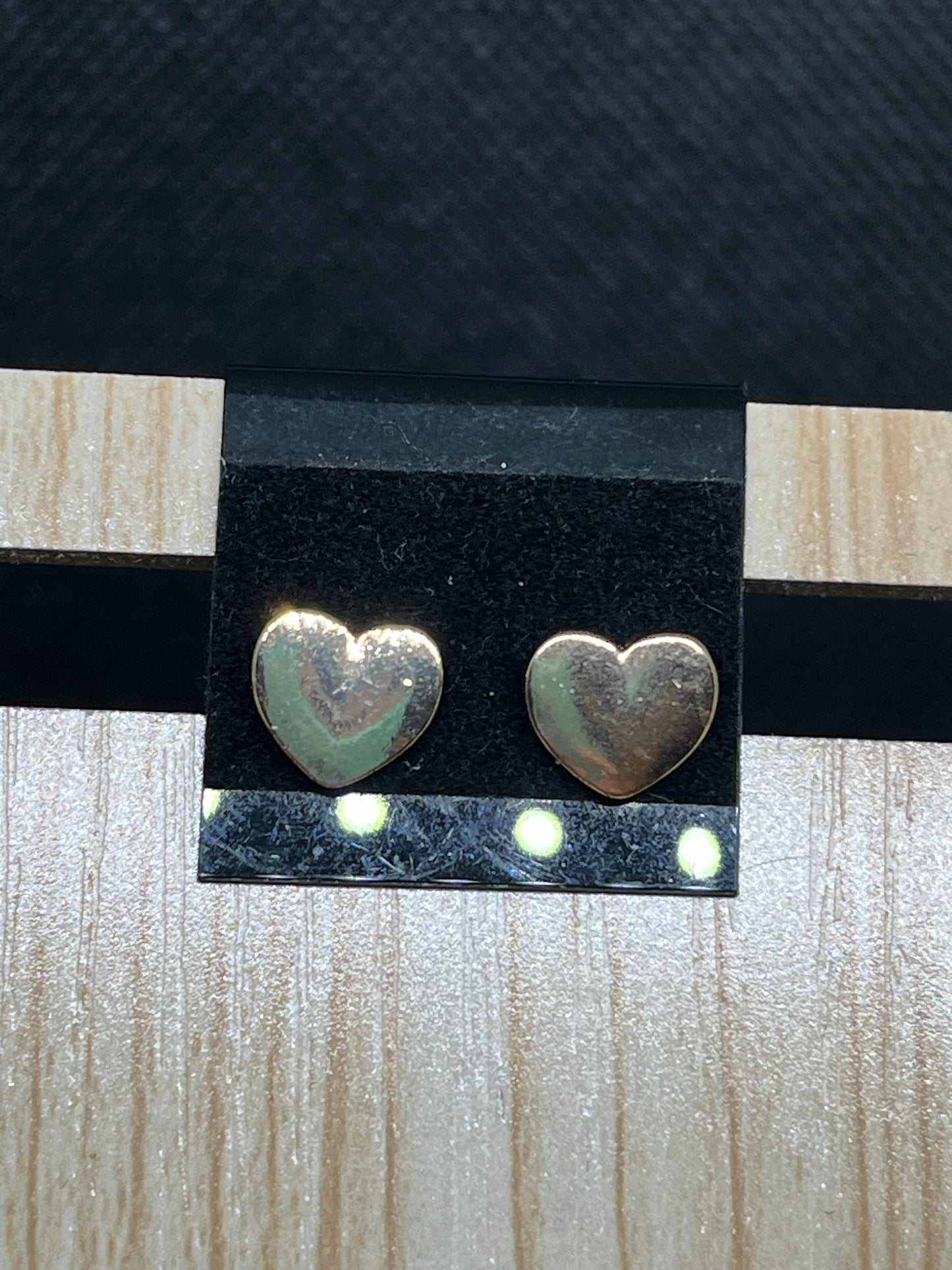 Flat heart stud earrings E885