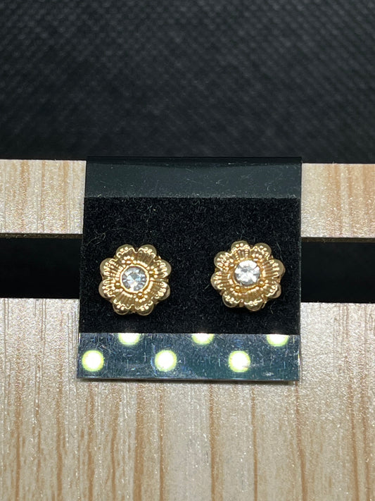 Gold flower with gem stud earrings E874