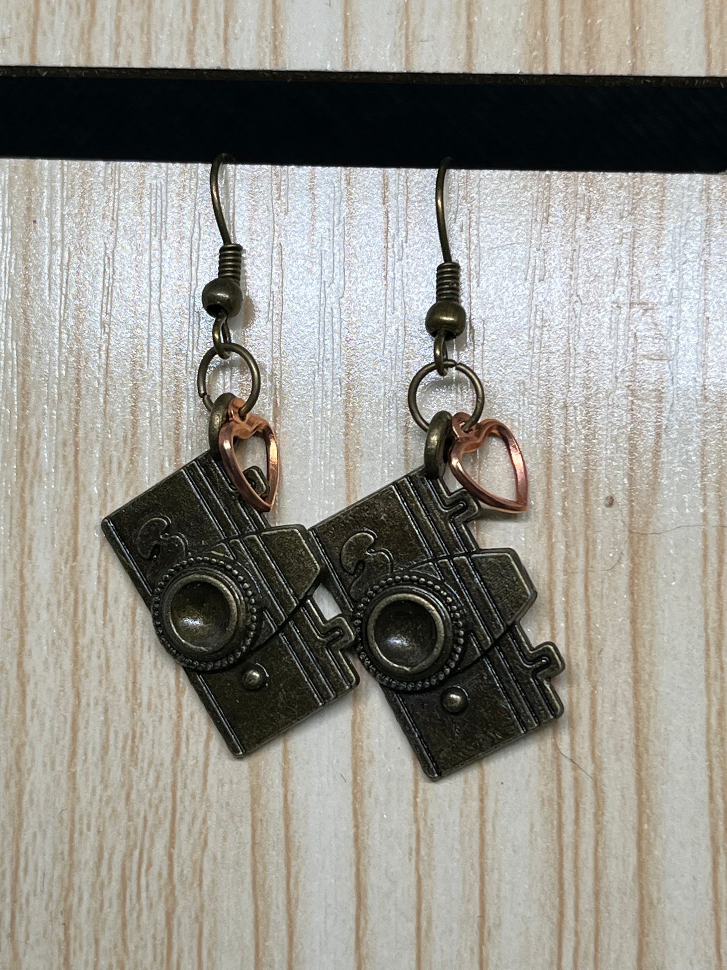 Camera earrings E510