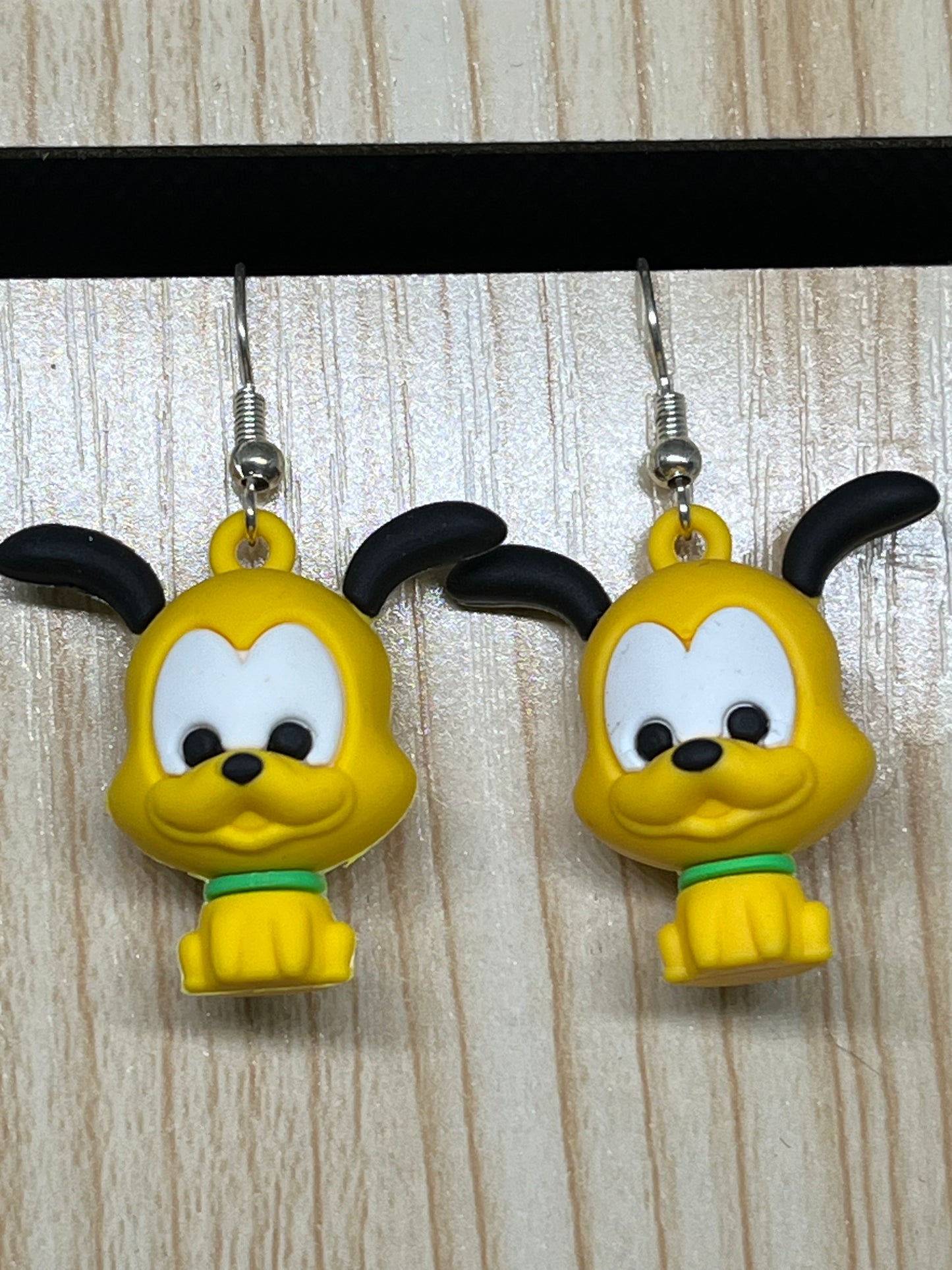 Character earrings E761